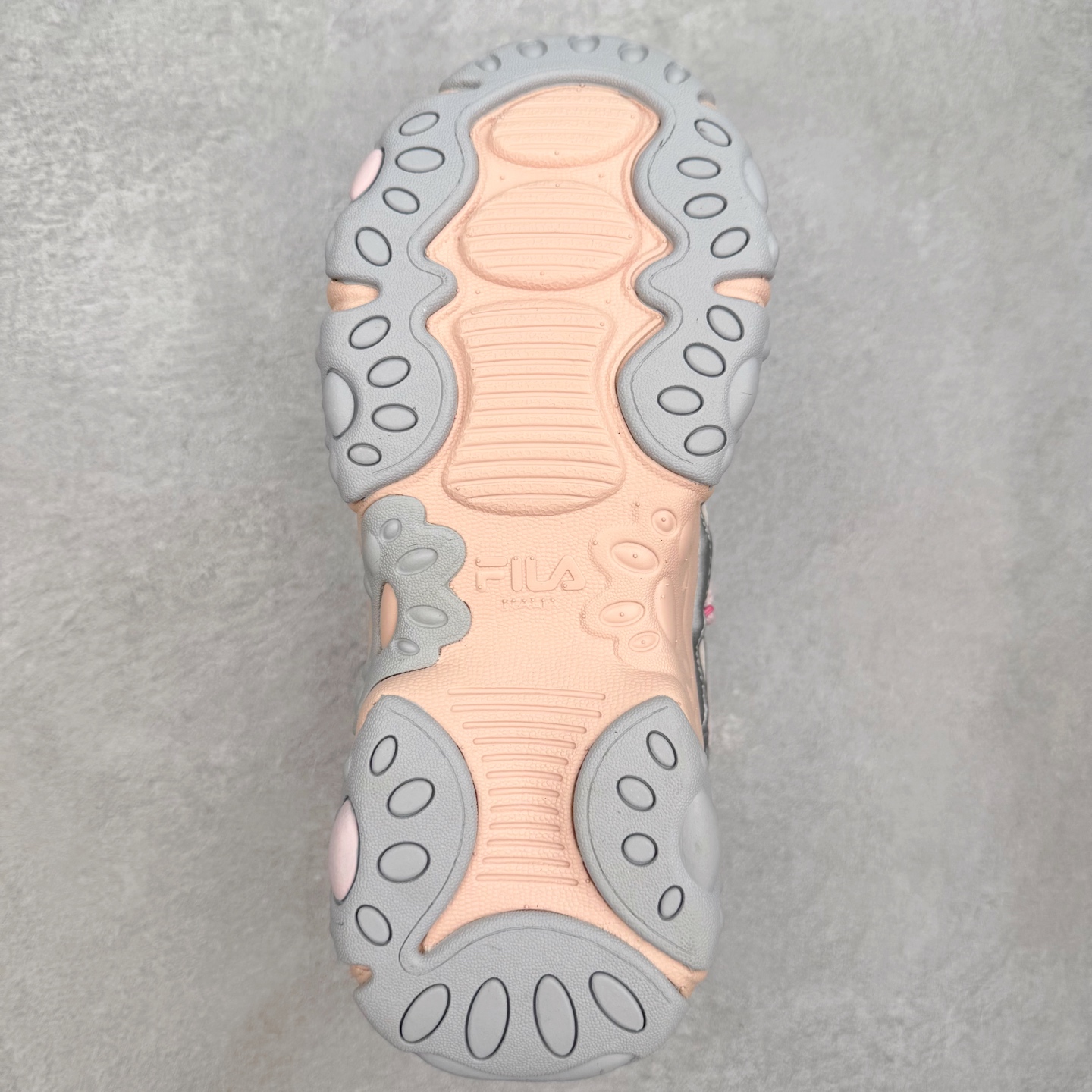 图片[9]-FILA斐乐 FLUID 6 猫爪织物合成革百搭潮流时尚个性运动复古经典减震耐磨低帮老爹鞋 FUSION 系列传承了 FILA 的百年基因，融入年轻运动及潮流文化，成为引领变革、创新突破的一代。以“1+N” 的跨界合作模式重现经典的同时创造经典。带来最出其不意的跨界合作惊喜。同时，FILAFUSION把FILA 的 DNA 融入到定制体验里，你可以随心制造厲于你的产品。FILA FUSION 的鞋家族涵盖了老爹鞋、跑步鞋、网球鞋、季节款。风格复古新潮，满足了时尚人士出行及各类运动的搭配需求，成为当下年轻人筷拥的鞋类品牌之一。FILA FUSION 走进年轻人的世界，通过年轻人运动，街舞，滑板，篮球，展现 FILA FUSION 的潮流态度和年轻文化。FILA FUSION 认为末来属于引领变革、创新突破的年轻一代，让我们一起构成 FILA 未来的蓝图吧！尺码：35.5 36 36.5 37.5 38 38.5 39 40 40.5 41 42 42.5 43 44 44.5 45-选品中心