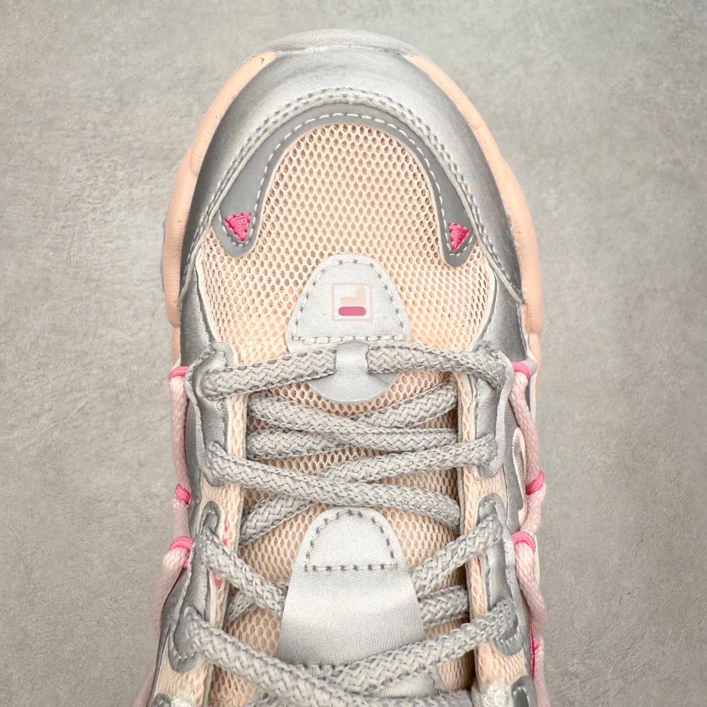 图片[4]-FILA斐乐 FLUID 6 猫爪织物合成革百搭潮流时尚个性运动复古经典减震耐磨低帮老爹鞋 FUSION 系列传承了 FILA 的百年基因，融入年轻运动及潮流文化，成为引领变革、创新突破的一代。以“1+N” 的跨界合作模式重现经典的同时创造经典。带来最出其不意的跨界合作惊喜。同时，FILAFUSION把FILA 的 DNA 融入到定制体验里，你可以随心制造厲于你的产品。FILA FUSION 的鞋家族涵盖了老爹鞋、跑步鞋、网球鞋、季节款。风格复古新潮，满足了时尚人士出行及各类运动的搭配需求，成为当下年轻人筷拥的鞋类品牌之一。FILA FUSION 走进年轻人的世界，通过年轻人运动，街舞，滑板，篮球，展现 FILA FUSION 的潮流态度和年轻文化。FILA FUSION 认为末来属于引领变革、创新突破的年轻一代，让我们一起构成 FILA 未来的蓝图吧！尺码：35.5 36 36.5 37.5 38 38.5 39 40 40.5 41 42 42.5 43 44 44.5 45-选品中心