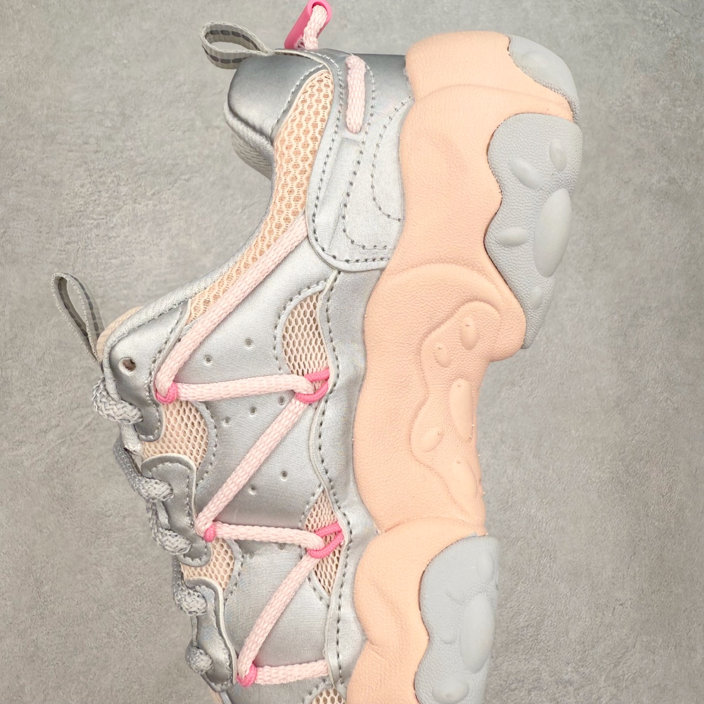 图片[7]-FILA斐乐 FLUID 6 猫爪织物合成革百搭潮流时尚个性运动复古经典减震耐磨低帮老爹鞋 FUSION 系列传承了 FILA 的百年基因，融入年轻运动及潮流文化，成为引领变革、创新突破的一代。以“1+N” 的跨界合作模式重现经典的同时创造经典。带来最出其不意的跨界合作惊喜。同时，FILAFUSION把FILA 的 DNA 融入到定制体验里，你可以随心制造厲于你的产品。FILA FUSION 的鞋家族涵盖了老爹鞋、跑步鞋、网球鞋、季节款。风格复古新潮，满足了时尚人士出行及各类运动的搭配需求，成为当下年轻人筷拥的鞋类品牌之一。FILA FUSION 走进年轻人的世界，通过年轻人运动，街舞，滑板，篮球，展现 FILA FUSION 的潮流态度和年轻文化。FILA FUSION 认为末来属于引领变革、创新突破的年轻一代，让我们一起构成 FILA 未来的蓝图吧！尺码：35.5 36 36.5 37.5 38 38.5 39 40 40.5 41 42 42.5 43 44 44.5 45-选品中心