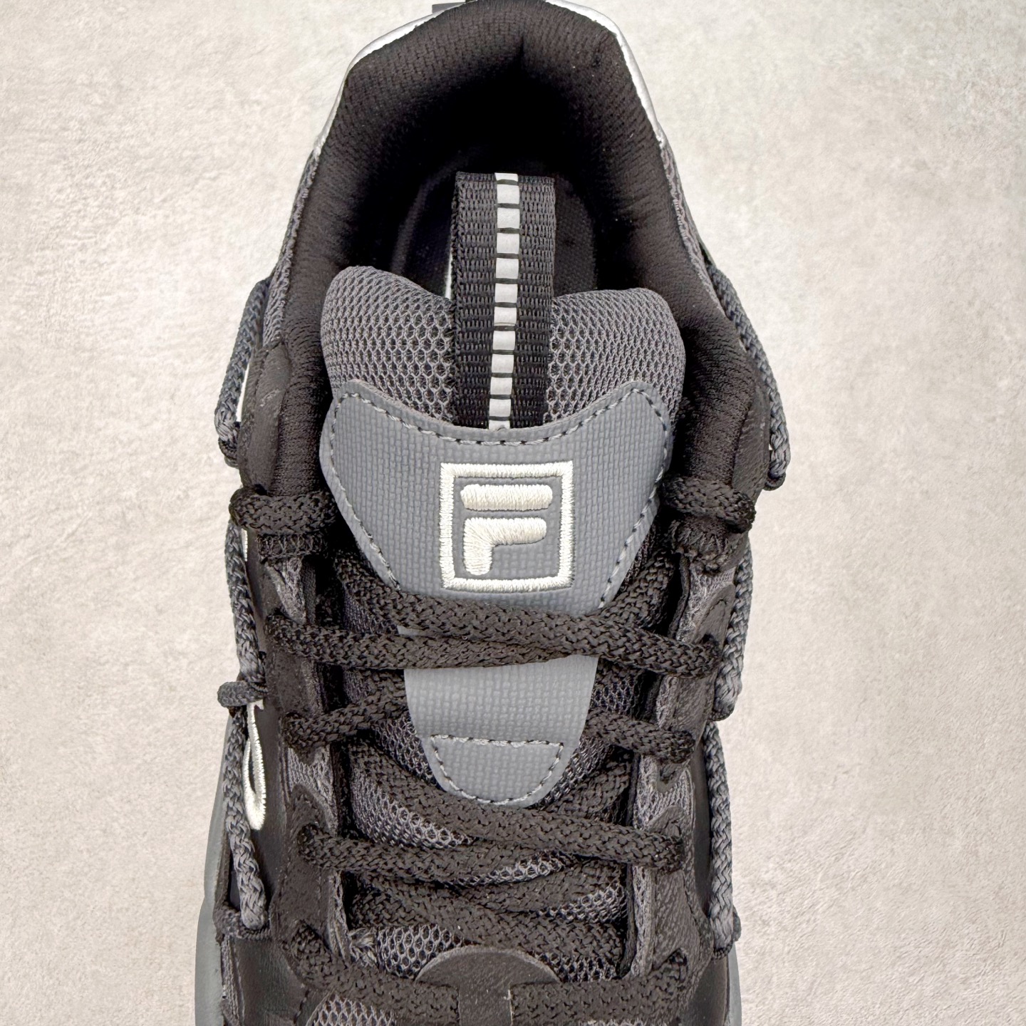 图片[5]-FILA斐乐 FLUID 6 猫爪织物合成革百搭潮流时尚个性运动复古经典减震耐磨低帮老爹鞋 FUSION 系列传承了 FILA 的百年基因，融入年轻运动及潮流文化，成为引领变革、创新突破的一代。以“1+N” 的跨界合作模式重现经典的同时创造经典。带来最出其不意的跨界合作惊喜。同时，FILAFUSION把FILA 的 DNA 融入到定制体验里，你可以随心制造厲于你的产品。FILA FUSION 的鞋家族涵盖了老爹鞋、跑步鞋、网球鞋、季节款。风格复古新潮，满足了时尚人士出行及各类运动的搭配需求，成为当下年轻人筷拥的鞋类品牌之一。FILA FUSION 走进年轻人的世界，通过年轻人运动，街舞，滑板，篮球，展现 FILA FUSION 的潮流态度和年轻文化。FILA FUSION 认为末来属于引领变革、创新突破的年轻一代，让我们一起构成 FILA 未来的蓝图吧！尺码：35.5 36 36.5 37.5 38 38.5 39 40 40.5 41 42 42.5 43 44 44.5 45-选品中心