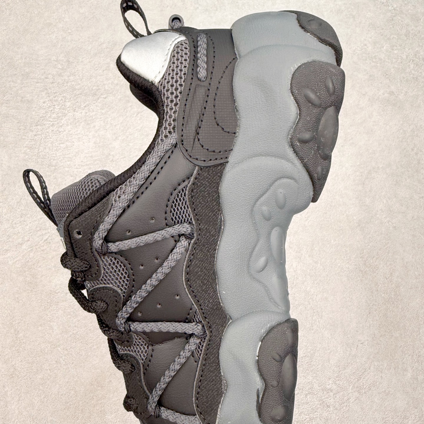 图片[7]-FILA斐乐 FLUID 6 猫爪织物合成革百搭潮流时尚个性运动复古经典减震耐磨低帮老爹鞋 FUSION 系列传承了 FILA 的百年基因，融入年轻运动及潮流文化，成为引领变革、创新突破的一代。以“1+N” 的跨界合作模式重现经典的同时创造经典。带来最出其不意的跨界合作惊喜。同时，FILAFUSION把FILA 的 DNA 融入到定制体验里，你可以随心制造厲于你的产品。FILA FUSION 的鞋家族涵盖了老爹鞋、跑步鞋、网球鞋、季节款。风格复古新潮，满足了时尚人士出行及各类运动的搭配需求，成为当下年轻人筷拥的鞋类品牌之一。FILA FUSION 走进年轻人的世界，通过年轻人运动，街舞，滑板，篮球，展现 FILA FUSION 的潮流态度和年轻文化。FILA FUSION 认为末来属于引领变革、创新突破的年轻一代，让我们一起构成 FILA 未来的蓝图吧！尺码：35.5 36 36.5 37.5 38 38.5 39 40 40.5 41 42 42.5 43 44 44.5 45-选品中心