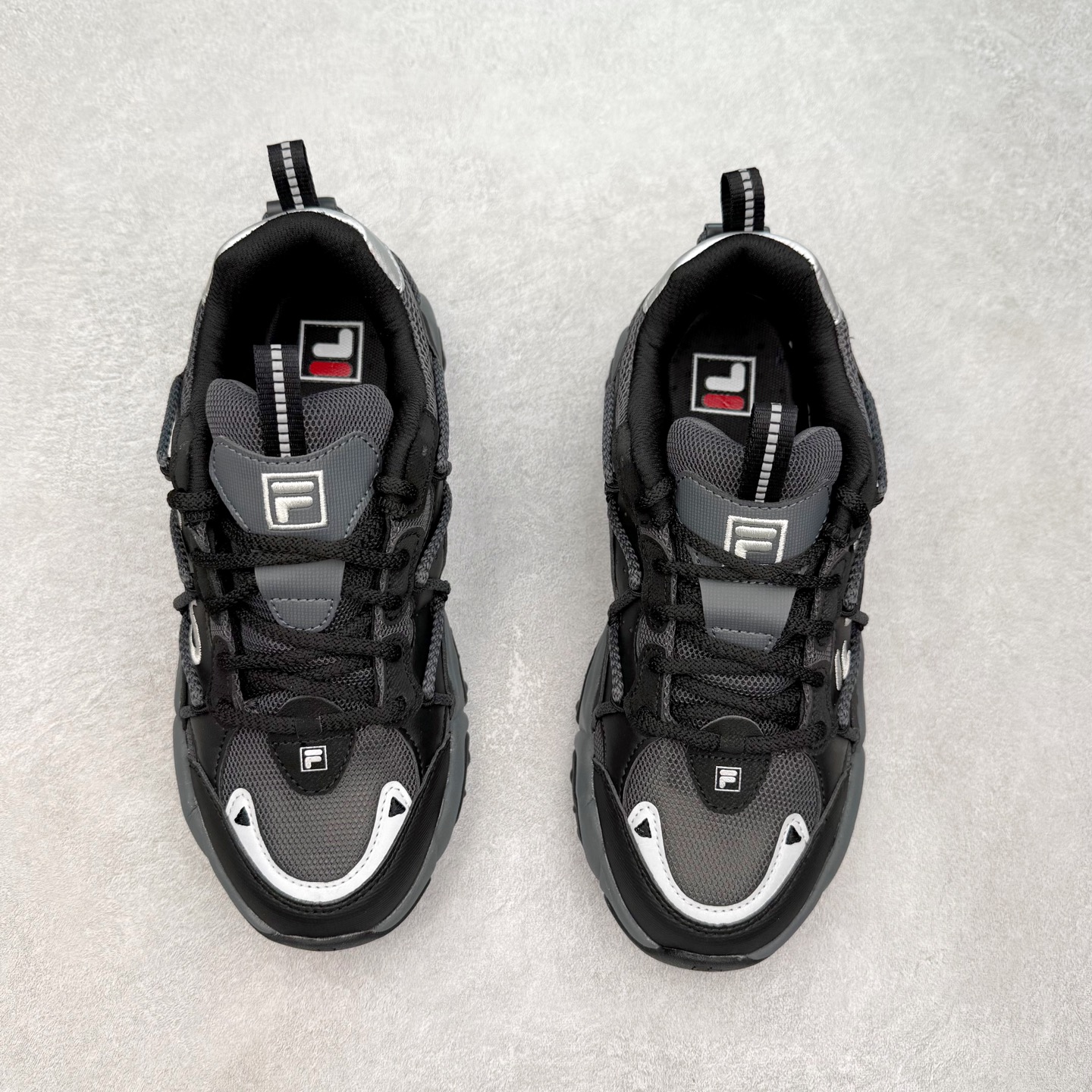 图片[2]-FILA斐乐 FLUID 6 猫爪织物合成革百搭潮流时尚个性运动复古经典减震耐磨低帮老爹鞋 FUSION 系列传承了 FILA 的百年基因，融入年轻运动及潮流文化，成为引领变革、创新突破的一代。以“1+N” 的跨界合作模式重现经典的同时创造经典。带来最出其不意的跨界合作惊喜。同时，FILAFUSION把FILA 的 DNA 融入到定制体验里，你可以随心制造厲于你的产品。FILA FUSION 的鞋家族涵盖了老爹鞋、跑步鞋、网球鞋、季节款。风格复古新潮，满足了时尚人士出行及各类运动的搭配需求，成为当下年轻人筷拥的鞋类品牌之一。FILA FUSION 走进年轻人的世界，通过年轻人运动，街舞，滑板，篮球，展现 FILA FUSION 的潮流态度和年轻文化。FILA FUSION 认为末来属于引领变革、创新突破的年轻一代，让我们一起构成 FILA 未来的蓝图吧！尺码：35.5 36 36.5 37.5 38 38.5 39 40 40.5 41 42 42.5 43 44 44.5 45-选品中心