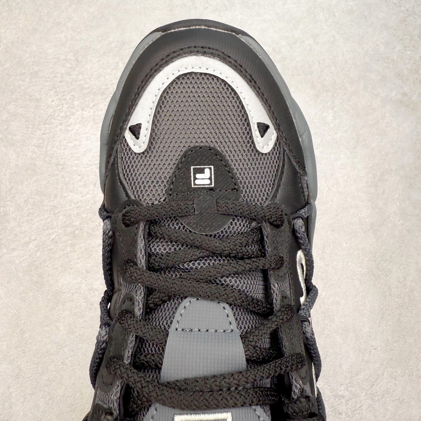 图片[4]-FILA斐乐 FLUID 6 猫爪织物合成革百搭潮流时尚个性运动复古经典减震耐磨低帮老爹鞋 FUSION 系列传承了 FILA 的百年基因，融入年轻运动及潮流文化，成为引领变革、创新突破的一代。以“1+N” 的跨界合作模式重现经典的同时创造经典。带来最出其不意的跨界合作惊喜。同时，FILAFUSION把FILA 的 DNA 融入到定制体验里，你可以随心制造厲于你的产品。FILA FUSION 的鞋家族涵盖了老爹鞋、跑步鞋、网球鞋、季节款。风格复古新潮，满足了时尚人士出行及各类运动的搭配需求，成为当下年轻人筷拥的鞋类品牌之一。FILA FUSION 走进年轻人的世界，通过年轻人运动，街舞，滑板，篮球，展现 FILA FUSION 的潮流态度和年轻文化。FILA FUSION 认为末来属于引领变革、创新突破的年轻一代，让我们一起构成 FILA 未来的蓝图吧！尺码：35.5 36 36.5 37.5 38 38.5 39 40 40.5 41 42 42.5 43 44 44.5 45-选品中心