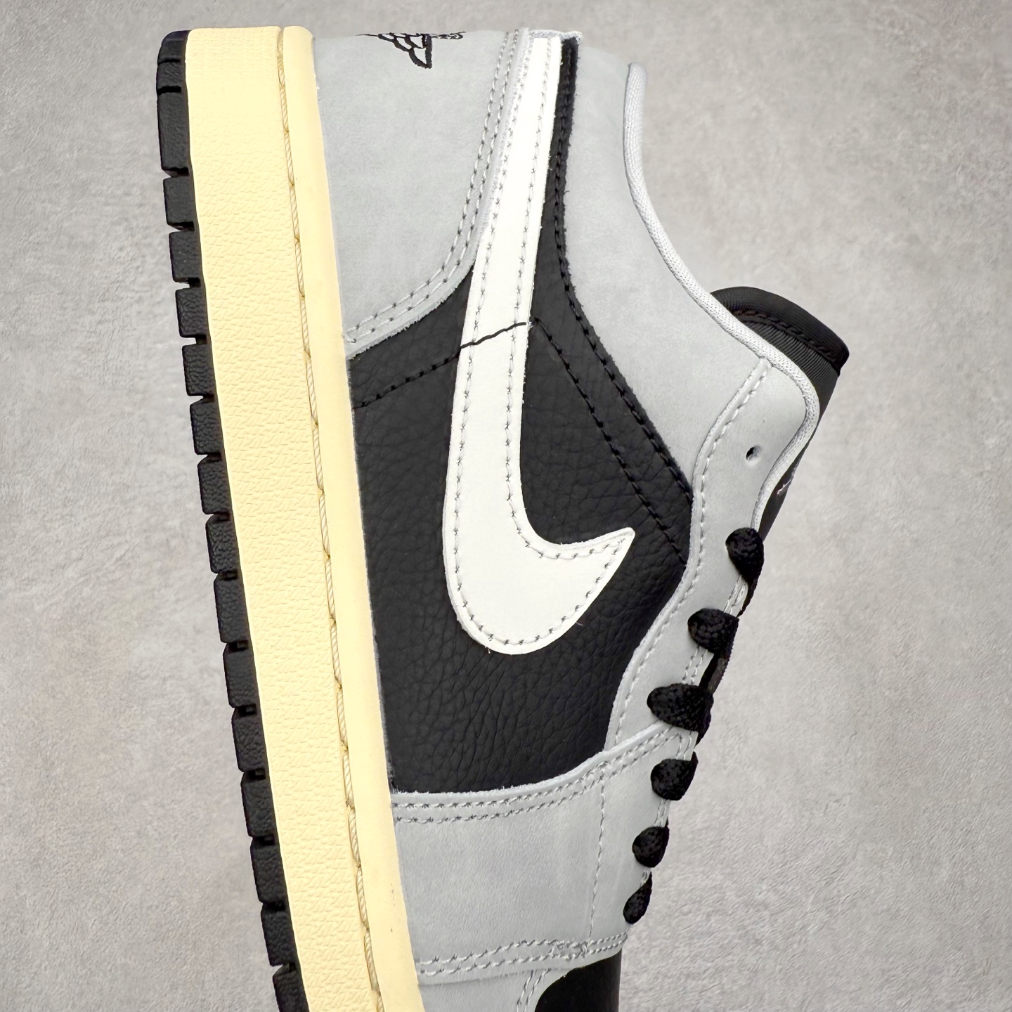 图片[6]-＃DT纯原 Air Jordan AJ1 Low 低帮 HQ2010-012 终端优势供应 市面中低帮最具代表性版本没有之一 口碑大厂出品 品控大底版型不断改良更新 全套原纸板楦头开发 确保原汁原味 完美呈现版型 完美零毛边处理 原厂内置全掌气垫 价格定位良心 平台专用代工流水线出品 一眼公司既视感 拿到手的一瞬间就与众不同 碾压市面所有版本 全部原鞋开发 每一个配色都会采购原鞋确认细节 打破市面看图做货无好货之说 尺码：35.5 36 36.5 37.5 38 38.5 39 40 40.5 41 42 42.5 43 44 44.5 45 46-选品中心