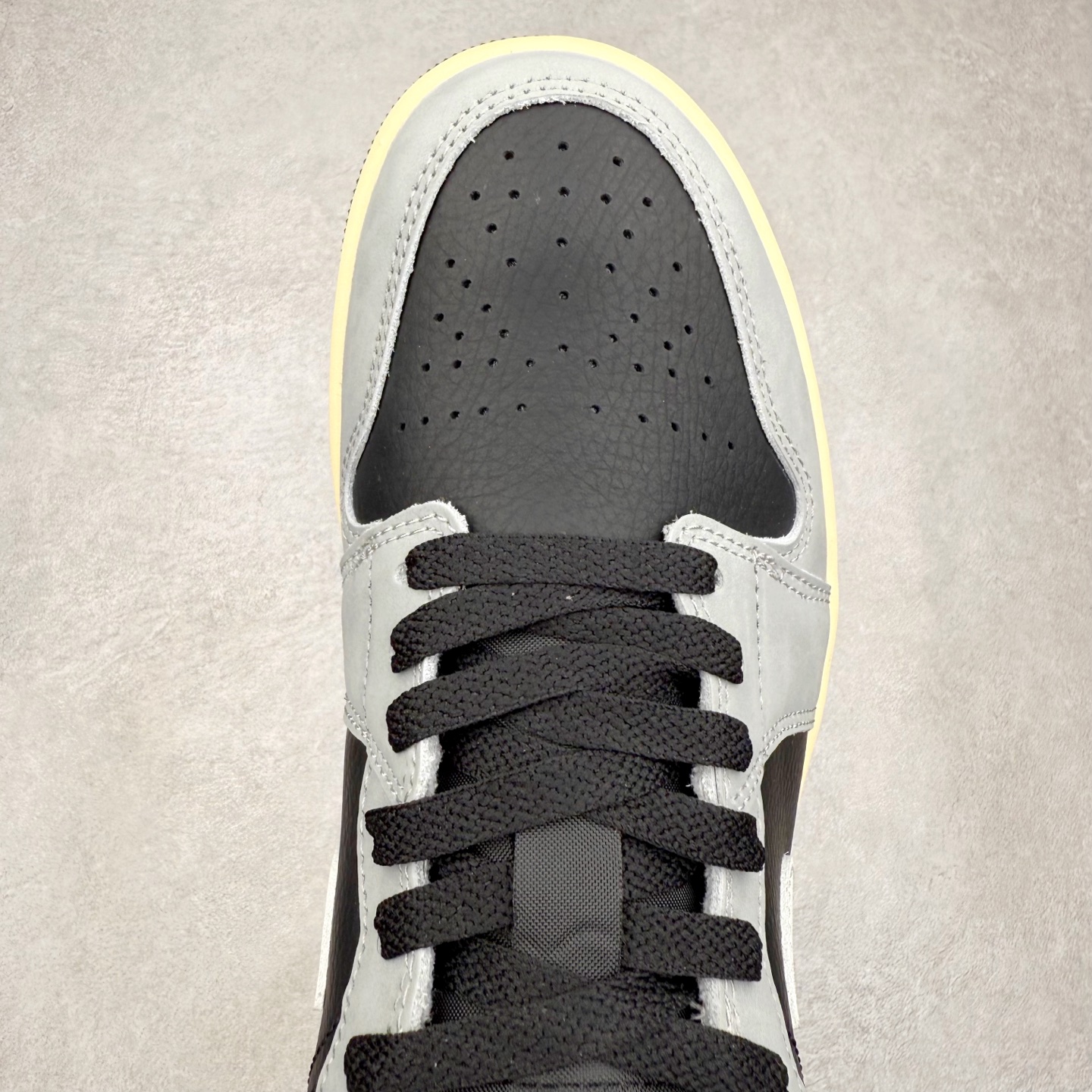 图片[4]-＃DT纯原 Air Jordan AJ1 Low 低帮 HQ2010-012 终端优势供应 市面中低帮最具代表性版本没有之一 口碑大厂出品 品控大底版型不断改良更新 全套原纸板楦头开发 确保原汁原味 完美呈现版型 完美零毛边处理 原厂内置全掌气垫 价格定位良心 平台专用代工流水线出品 一眼公司既视感 拿到手的一瞬间就与众不同 碾压市面所有版本 全部原鞋开发 每一个配色都会采购原鞋确认细节 打破市面看图做货无好货之说 尺码：35.5 36 36.5 37.5 38 38.5 39 40 40.5 41 42 42.5 43 44 44.5 45 46-选品中心