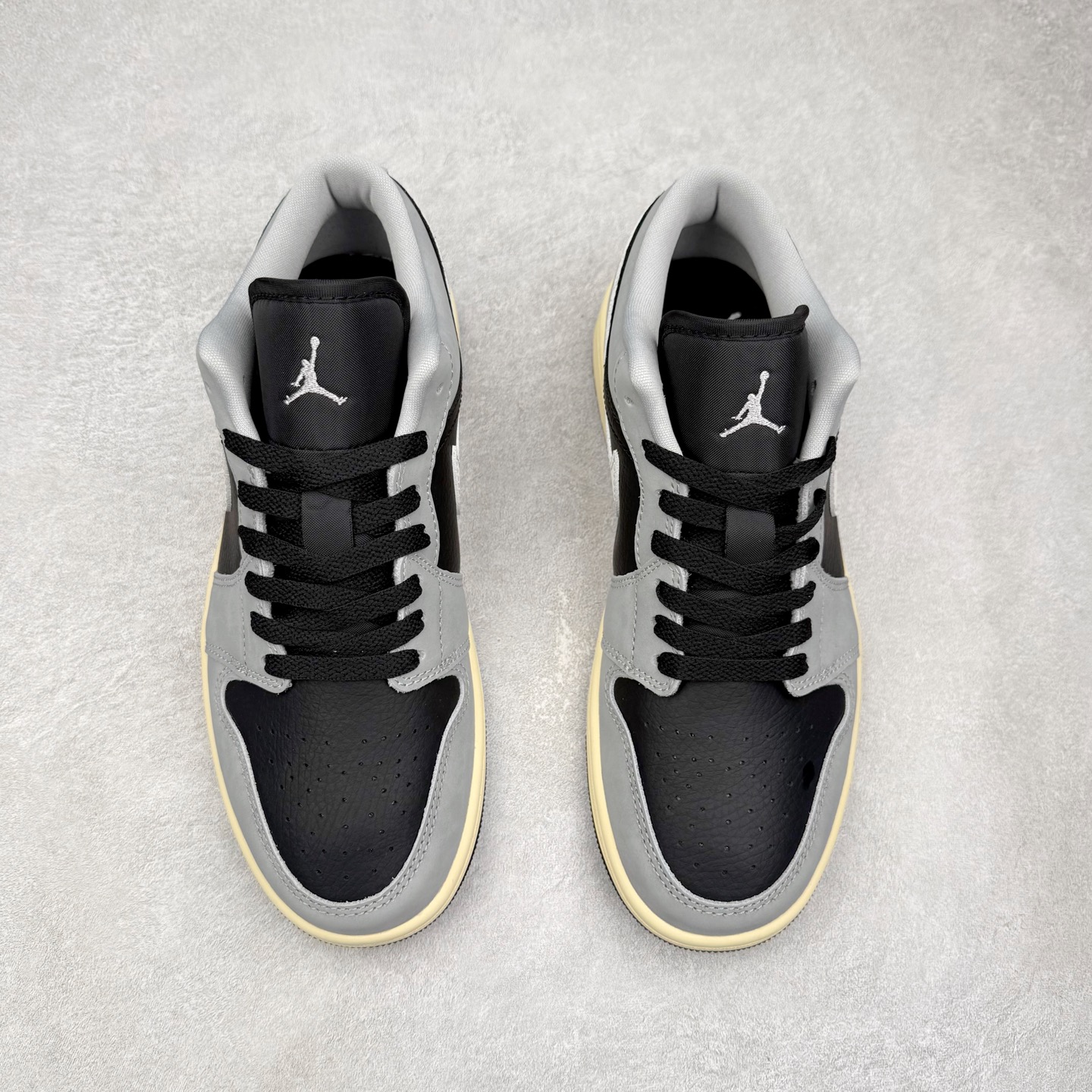 图片[2]-＃DT纯原 Air Jordan AJ1 Low 低帮 HQ2010-012 终端优势供应 市面中低帮最具代表性版本没有之一 口碑大厂出品 品控大底版型不断改良更新 全套原纸板楦头开发 确保原汁原味 完美呈现版型 完美零毛边处理 原厂内置全掌气垫 价格定位良心 平台专用代工流水线出品 一眼公司既视感 拿到手的一瞬间就与众不同 碾压市面所有版本 全部原鞋开发 每一个配色都会采购原鞋确认细节 打破市面看图做货无好货之说 尺码：35.5 36 36.5 37.5 38 38.5 39 40 40.5 41 42 42.5 43 44 44.5 45 46-选品中心