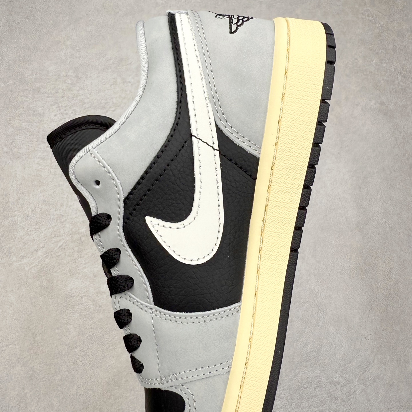 图片[7]-＃DT纯原 Air Jordan AJ1 Low 低帮 HQ2010-012 终端优势供应 市面中低帮最具代表性版本没有之一 口碑大厂出品 品控大底版型不断改良更新 全套原纸板楦头开发 确保原汁原味 完美呈现版型 完美零毛边处理 原厂内置全掌气垫 价格定位良心 平台专用代工流水线出品 一眼公司既视感 拿到手的一瞬间就与众不同 碾压市面所有版本 全部原鞋开发 每一个配色都会采购原鞋确认细节 打破市面看图做货无好货之说 尺码：35.5 36 36.5 37.5 38 38.5 39 40 40.5 41 42 42.5 43 44 44.5 45 46-选品中心