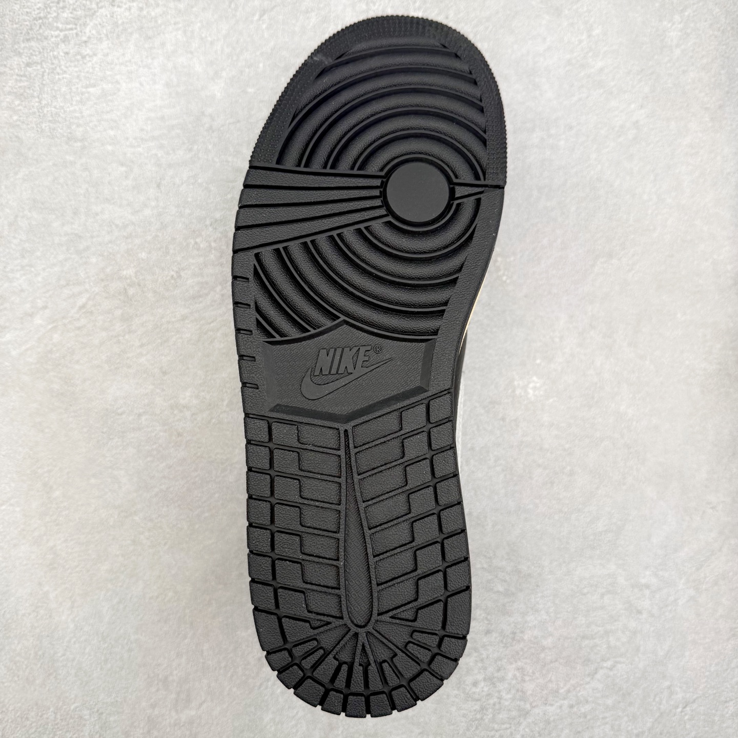 图片[9]-＃DT纯原 Air Jordan AJ1 Low 低帮 HQ2010-012 终端优势供应 市面中低帮最具代表性版本没有之一 口碑大厂出品 品控大底版型不断改良更新 全套原纸板楦头开发 确保原汁原味 完美呈现版型 完美零毛边处理 原厂内置全掌气垫 价格定位良心 平台专用代工流水线出品 一眼公司既视感 拿到手的一瞬间就与众不同 碾压市面所有版本 全部原鞋开发 每一个配色都会采购原鞋确认细节 打破市面看图做货无好货之说 尺码：35.5 36 36.5 37.5 38 38.5 39 40 40.5 41 42 42.5 43 44 44.5 45 46-选品中心