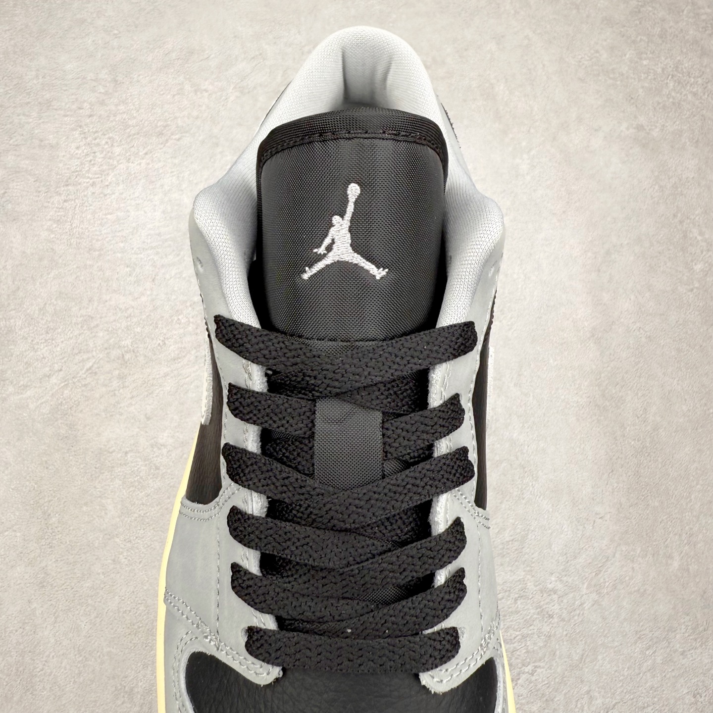 图片[5]-＃DT纯原 Air Jordan AJ1 Low 低帮 HQ2010-012 终端优势供应 市面中低帮最具代表性版本没有之一 口碑大厂出品 品控大底版型不断改良更新 全套原纸板楦头开发 确保原汁原味 完美呈现版型 完美零毛边处理 原厂内置全掌气垫 价格定位良心 平台专用代工流水线出品 一眼公司既视感 拿到手的一瞬间就与众不同 碾压市面所有版本 全部原鞋开发 每一个配色都会采购原鞋确认细节 打破市面看图做货无好货之说 尺码：35.5 36 36.5 37.5 38 38.5 39 40 40.5 41 42 42.5 43 44 44.5 45 46-选品中心