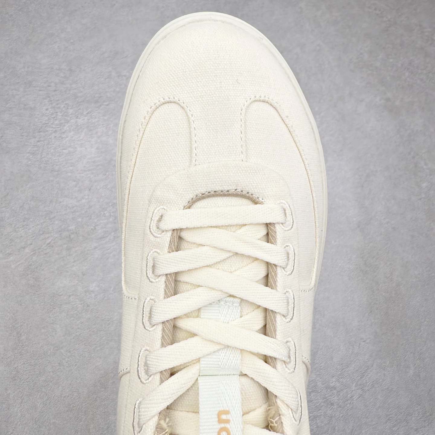 图片[4]-＃GD广顶 lululemon Cityverse 露露乐檬极简主义减震耐磨低帮生活休闲鞋 Cityverse将运动性能融入经典休闲鞋中，中底提供出色缓震，并贴合足部曲线，带来全天候的舒适感。鞋面采用两种材质拼接，且前半部分采用热熔压胶处理，无任何缝线，保留了鞋身整体性。模制泡沫的鞋垫带来上乘的脚感，在平日休闲穿着时不会磨脚，也能提供轻质软弹的效果。25年来，lululemon一直秉持“感受为先”的设计理念，并相信更好的感受带来更好的表现。此次男鞋的设计亦是如此。投入多年研究，针对男性在不同运动场景中的脚步形态设计了不同鞋履款式。同时，还进行了生物力学与形态学研究，为“他”带来更好的贴合度和感受。尺码：36 36.5 37.5 38 38.5 39 40 40.5 41 42 42.5 43 44 44.5 45-选品中心