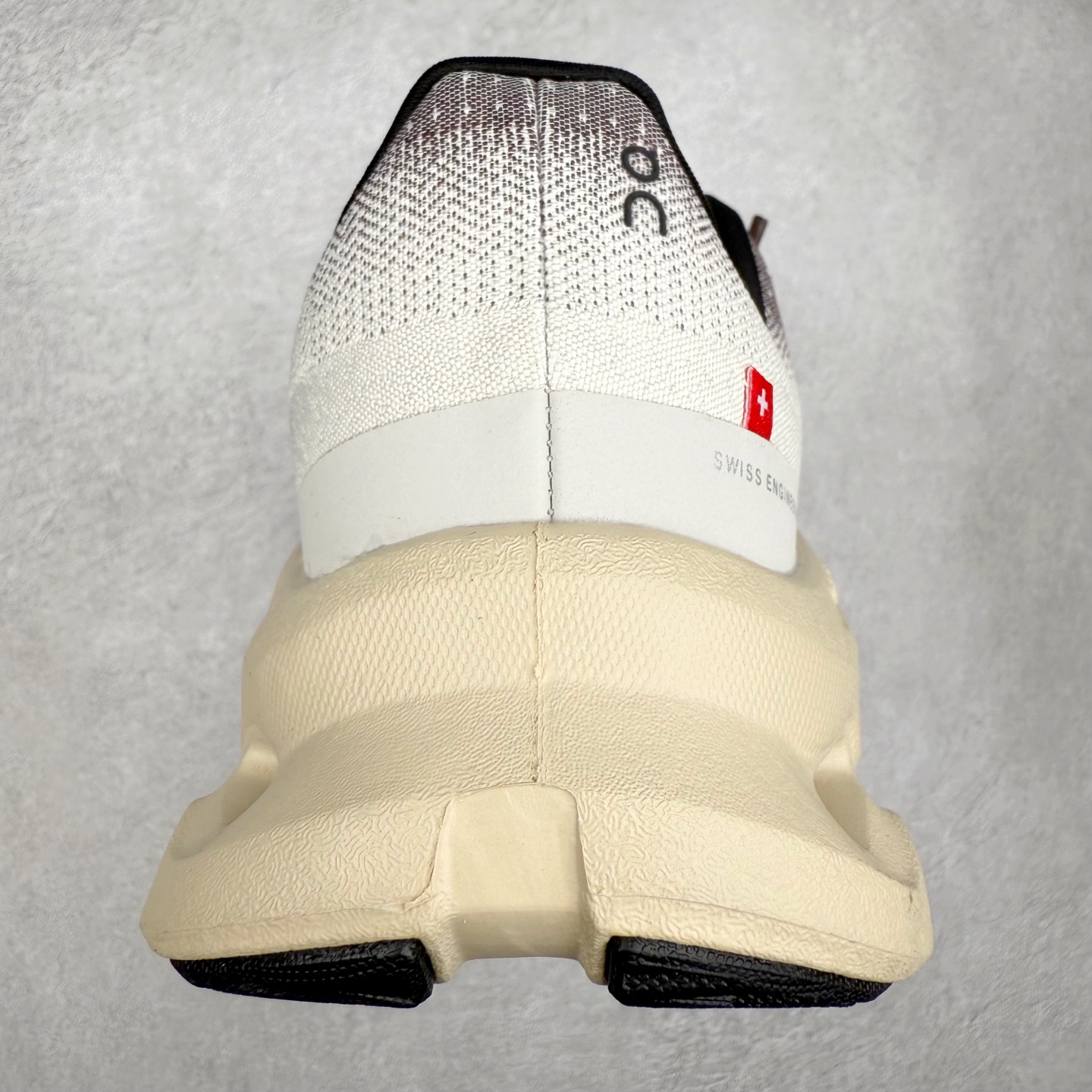 图片[8]-On昂跑 Cloudtilt 圆头系带减震耐磨低帮生活休闲鞋 此运动品牌 开创于2010年 缓震着陆、强效回弹、轻柔质感的设计构思始终是ON研制关键 与此同时基于“为全球提供革新性的跑步感受”信念 陆续推出了多款跑鞋及其以专业运动人体跑步工程学为设计关键的功能性跑步服饰设备 让跑者不费力气地畅快畅跑 尺码：36 36.5 37.5 38 38.5 39 40 40.5 41 42 42.5 43 44 44.5 45-选品中心