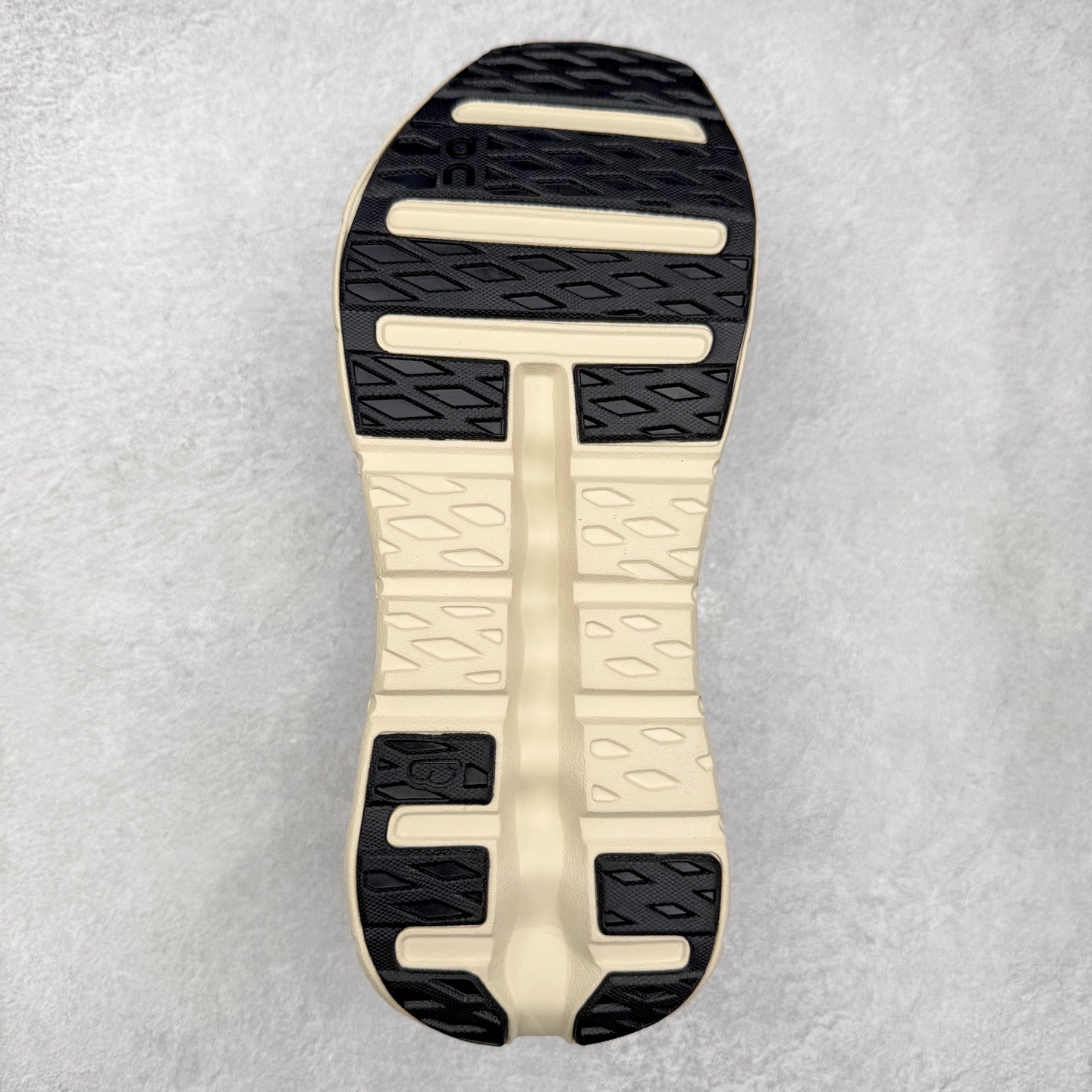 图片[9]-On昂跑 Cloudtilt 圆头系带减震耐磨低帮生活休闲鞋 此运动品牌 开创于2010年 缓震着陆、强效回弹、轻柔质感的设计构思始终是ON研制关键 与此同时基于“为全球提供革新性的跑步感受”信念 陆续推出了多款跑鞋及其以专业运动人体跑步工程学为设计关键的功能性跑步服饰设备 让跑者不费力气地畅快畅跑 尺码：36 36.5 37.5 38 38.5 39 40 40.5 41 42 42.5 43 44 44.5 45-选品中心