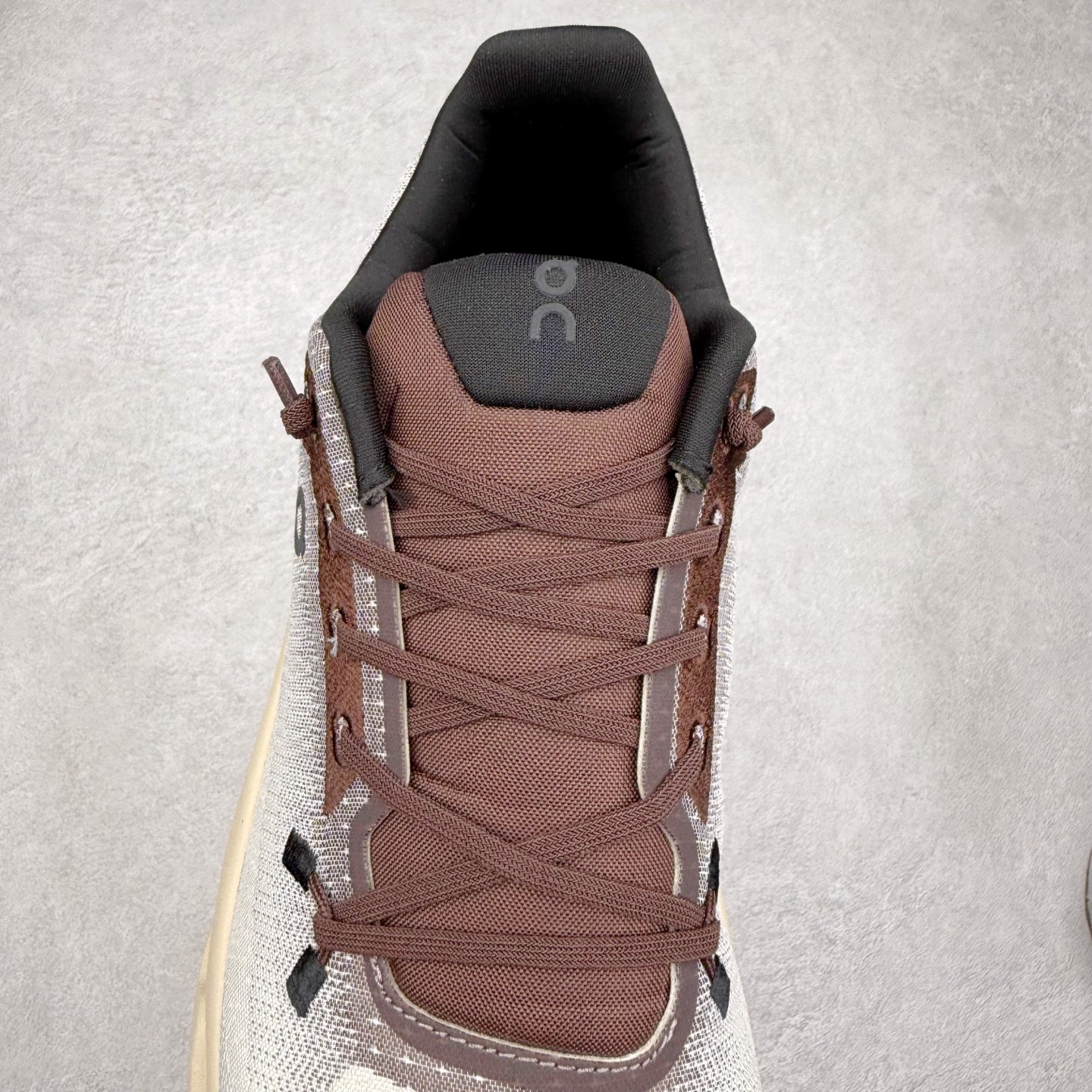 图片[5]-On昂跑 Cloudtilt 圆头系带减震耐磨低帮生活休闲鞋 此运动品牌 开创于2010年 缓震着陆、强效回弹、轻柔质感的设计构思始终是ON研制关键 与此同时基于“为全球提供革新性的跑步感受”信念 陆续推出了多款跑鞋及其以专业运动人体跑步工程学为设计关键的功能性跑步服饰设备 让跑者不费力气地畅快畅跑 尺码：36 36.5 37.5 38 38.5 39 40 40.5 41 42 42.5 43 44 44.5 45-选品中心