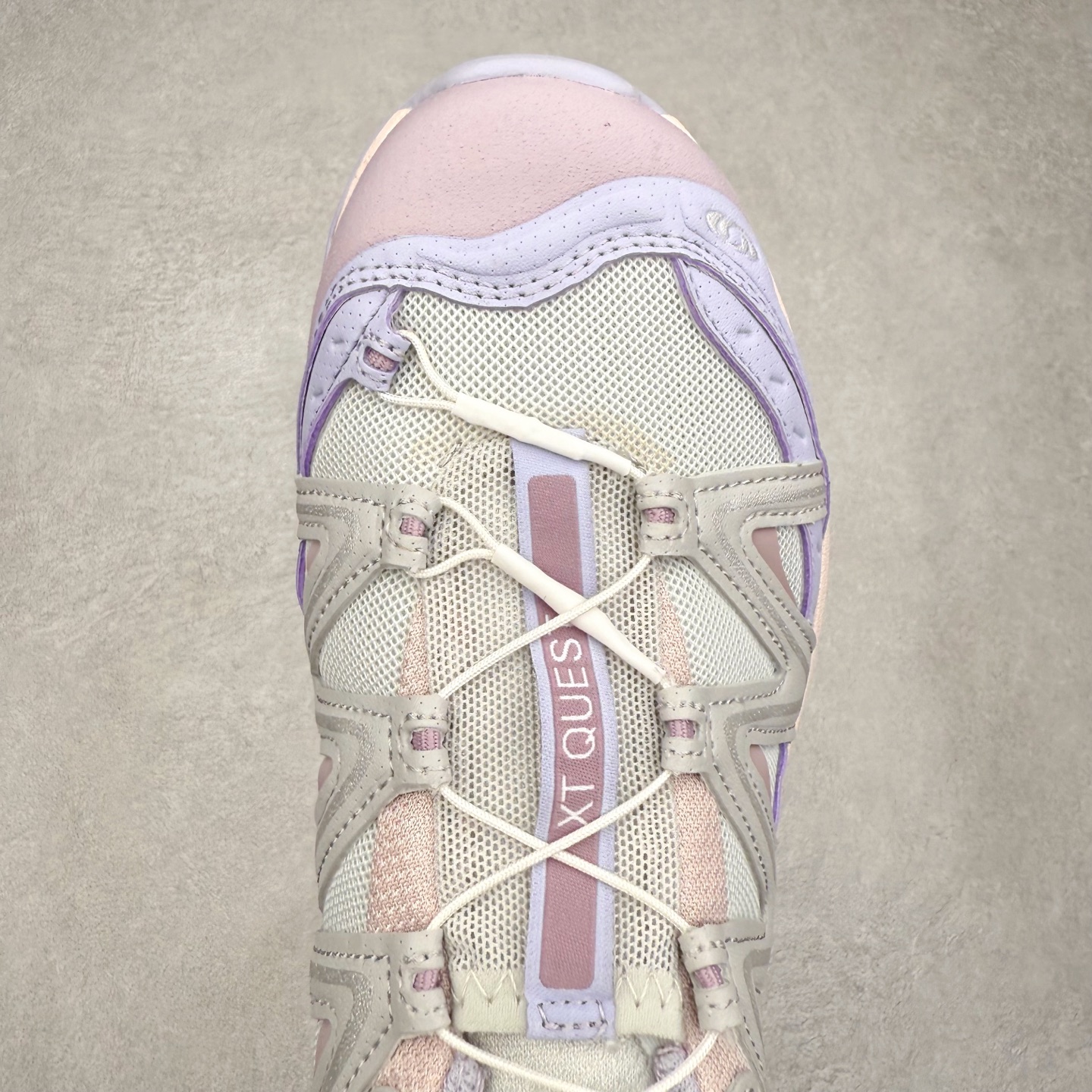 图片[4]-＃C版 Salomon XT-QUEST ADV 萨洛蒙潮流越野机能户外功能鞋 纯原外贸平台特供订单 耗时半年巨作 全套原纸板楦头开发 原厂特供网布配套加持 确保原汁原味 完美呈现版型 原档数据独家私模五层组合大底 男女鞋同步官方开发至46.5 原装Ortholite轻量化鞋垫 中底布带钢印编号 原厂TPU锁扣 进口港宝加持 后跟自然饱满 还原公司包裹性 基于 SALOMON 初代 XT 鞋身造型并搭载 4D ADVANCED CHASSIS™ 大底打造而成 为这款 XT-QUEST 带来了多项足部控制与保护等功能性 如在运动过程中控制左右晃动的过程而提高稳定性、改善长途越野过程中足中到足尖的过渡、提高感知岩石的精确度以抵抗尖锐物体对脚底的伤害以及采用动态缓冲来增强穿着舒适感 从而减轻疲劳感 使 XT-QUEST 成为一双舒适且安全的户外之履 尺码：36 36.5 37.5 38 38.5 39 40 40.5 41 42 42.5 43 44 44.5 45 46 46.5-选品中心