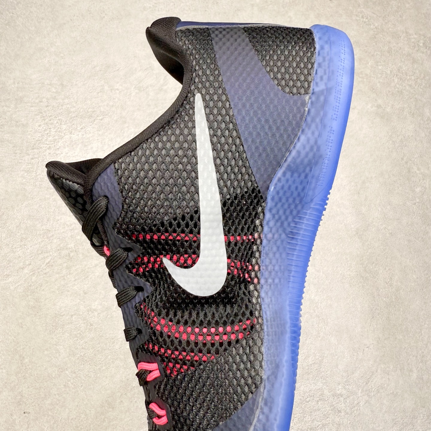 图片[7]-NK Kobe 11 Elite Low 科比11代实战篮球鞋 836183-005 科比退役前的最后一双签名鞋意义重大 Eric Avar这次采用了低帮的鞋身设计 并使用加强版的Flyknit编织面料作为鞋面 更加坚韧牢固 提供更好的保护 中底依日采用了混合缓震的设计 前掌的Lunarlon搭配后掌Zoom Air气垫 确保缓震性能的强劲 尺码：39 40 40.5 41 42 42.5 43 44 44.5 45 46 47.5 48.5-选品中心