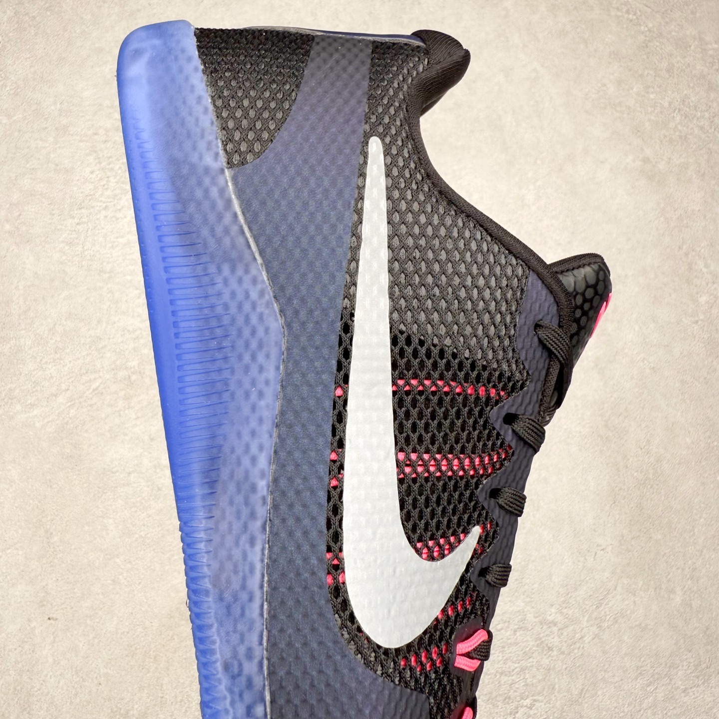 图片[6]-NK Kobe 11 Elite Low 科比11代实战篮球鞋 836183-005 科比退役前的最后一双签名鞋意义重大 Eric Avar这次采用了低帮的鞋身设计 并使用加强版的Flyknit编织面料作为鞋面 更加坚韧牢固 提供更好的保护 中底依日采用了混合缓震的设计 前掌的Lunarlon搭配后掌Zoom Air气垫 确保缓震性能的强劲 尺码：39 40 40.5 41 42 42.5 43 44 44.5 45 46 47.5 48.5-选品中心