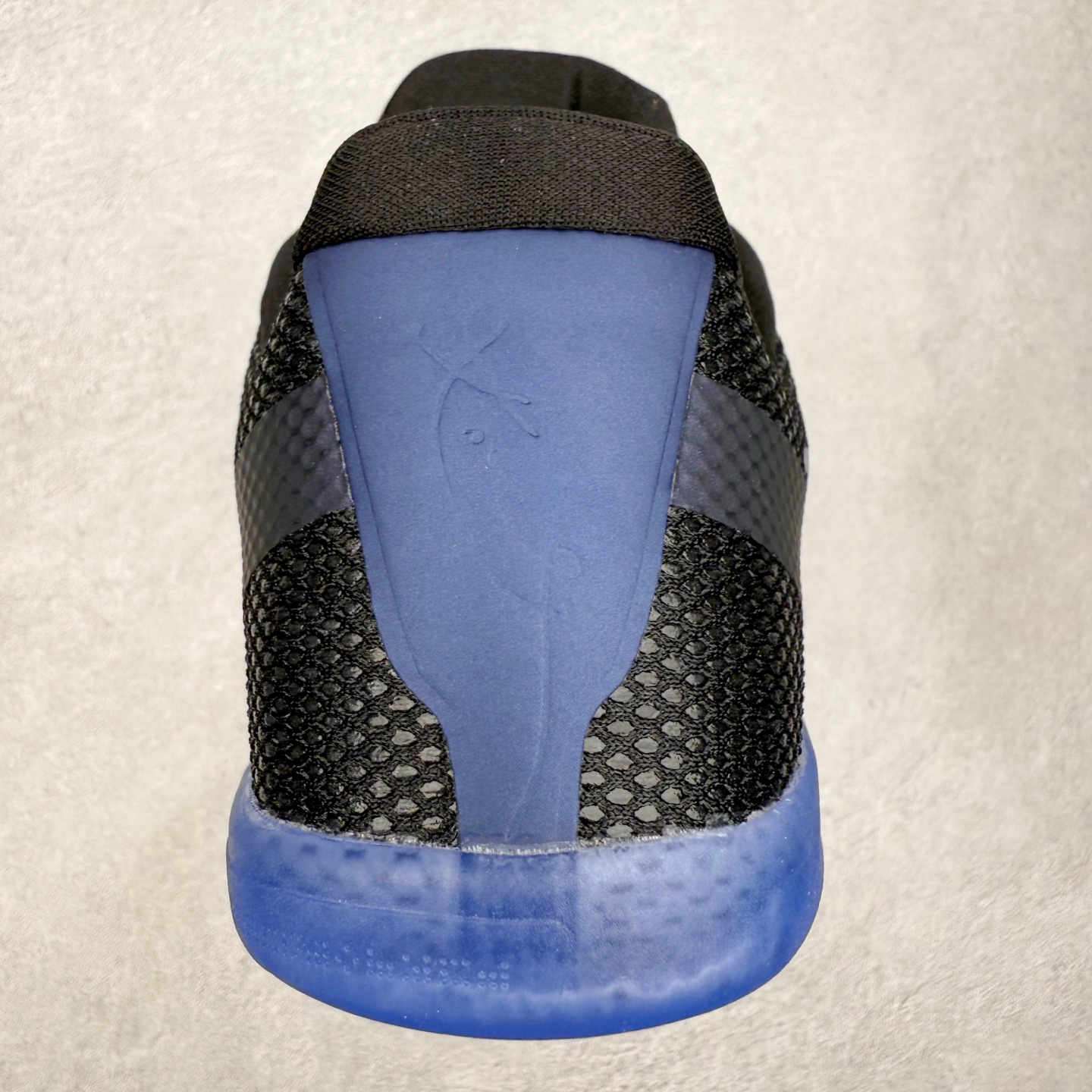 图片[8]-NK Kobe 11 Elite Low 科比11代实战篮球鞋 836183-005 科比退役前的最后一双签名鞋意义重大 Eric Avar这次采用了低帮的鞋身设计 并使用加强版的Flyknit编织面料作为鞋面 更加坚韧牢固 提供更好的保护 中底依日采用了混合缓震的设计 前掌的Lunarlon搭配后掌Zoom Air气垫 确保缓震性能的强劲 尺码：39 40 40.5 41 42 42.5 43 44 44.5 45 46 47.5 48.5-选品中心