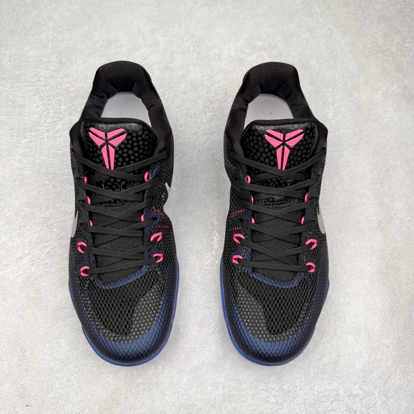 图片[2]-NK Kobe 11 Elite Low 科比11代实战篮球鞋 836183-005 科比退役前的最后一双签名鞋意义重大 Eric Avar这次采用了低帮的鞋身设计 并使用加强版的Flyknit编织面料作为鞋面 更加坚韧牢固 提供更好的保护 中底依日采用了混合缓震的设计 前掌的Lunarlon搭配后掌Zoom Air气垫 确保缓震性能的强劲 尺码：39 40 40.5 41 42 42.5 43 44 44.5 45 46 47.5 48.5-选品中心