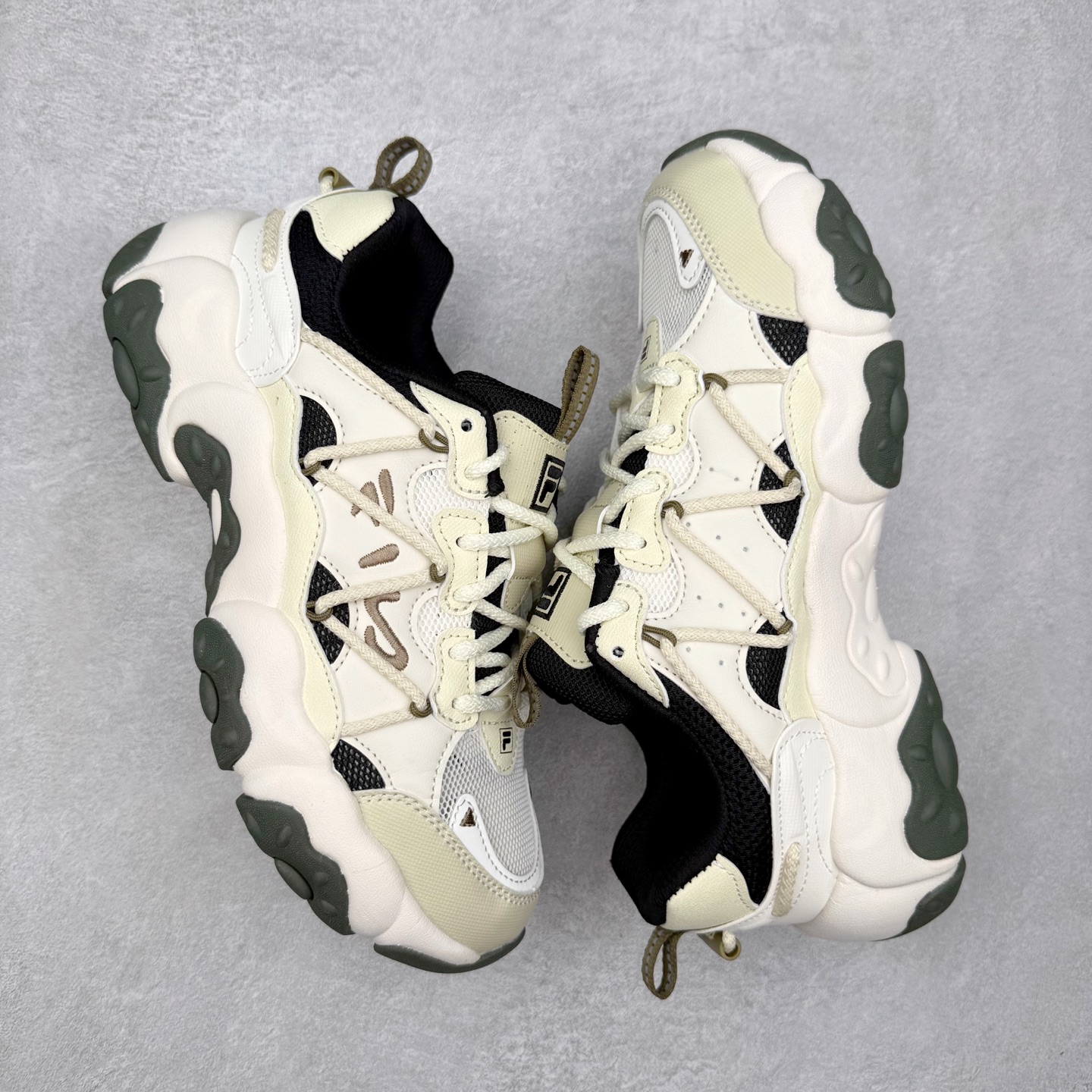 图片[3]-FILA斐乐 FLUID 6 猫爪织物合成革百搭潮流时尚个性运动复古经典减震耐磨低帮老爹鞋 FUSION 系列传承了 FILA 的百年基因，融入年轻运动及潮流文化，成为引领变革、创新突破的一代。以“1+N” 的跨界合作模式重现经典的同时创造经典。带来最出其不意的跨界合作惊喜。同时，FILAFUSION把FILA 的 DNA 融入到定制体验里，你可以随心制造厲于你的产品。FILA FUSION 的鞋家族涵盖了老爹鞋、跑步鞋、网球鞋、季节款。风格复古新潮，满足了时尚人士出行及各类运动的搭配需求，成为当下年轻人筷拥的鞋类品牌之一。FILA FUSION 走进年轻人的世界，通过年轻人运动，街舞，滑板，篮球，展现 FILA FUSION 的潮流态度和年轻文化。FILA FUSION 认为末来属于引领变革、创新突破的年轻一代，让我们一起构成 FILA 未来的蓝图吧！尺码：35.5 36 36.5 37.5 38 38.5 39 40 40.5 41 42 42.5 43 44 44.5 45-选品中心