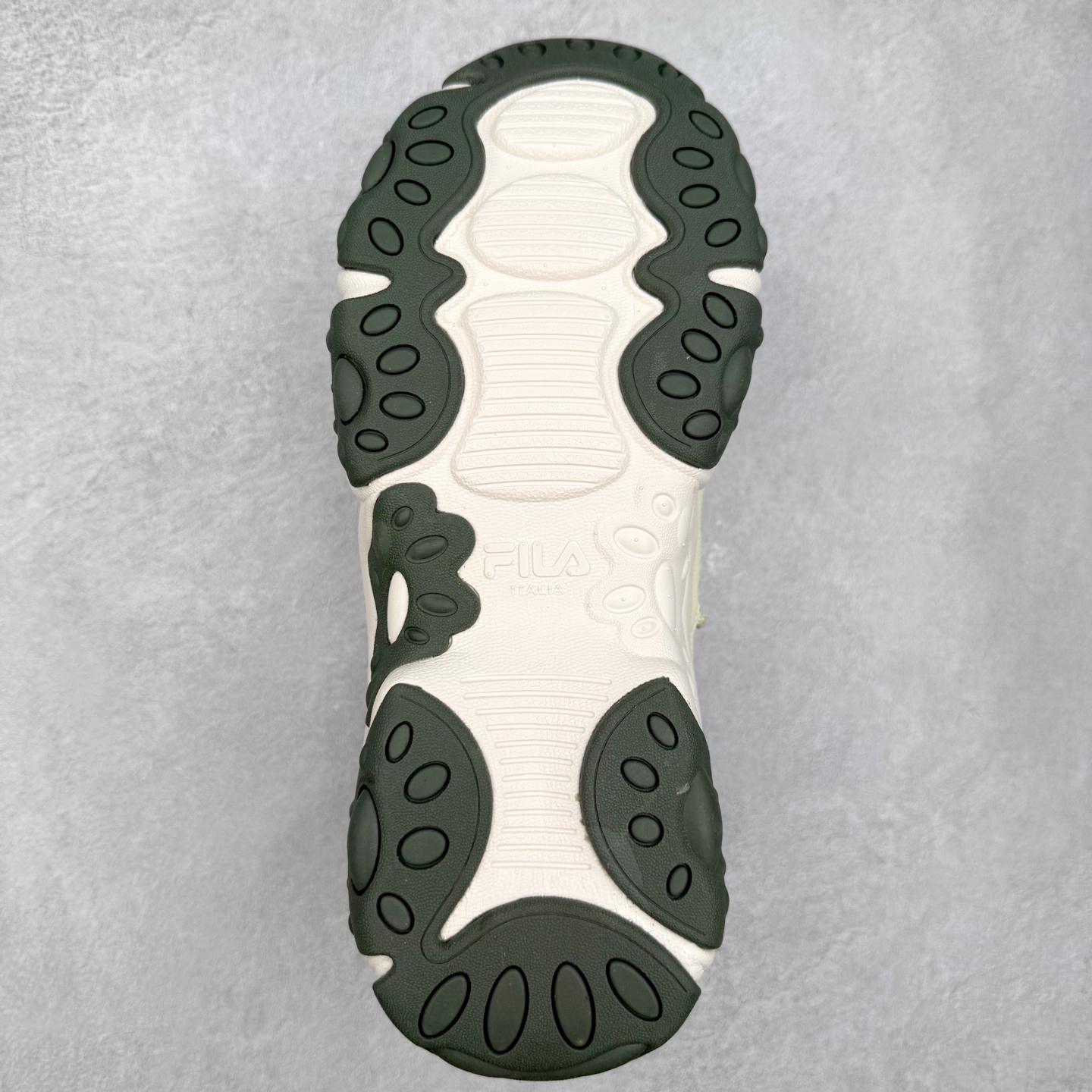 图片[9]-FILA斐乐 FLUID 6 猫爪织物合成革百搭潮流时尚个性运动复古经典减震耐磨低帮老爹鞋 FUSION 系列传承了 FILA 的百年基因，融入年轻运动及潮流文化，成为引领变革、创新突破的一代。以“1+N” 的跨界合作模式重现经典的同时创造经典。带来最出其不意的跨界合作惊喜。同时，FILAFUSION把FILA 的 DNA 融入到定制体验里，你可以随心制造厲于你的产品。FILA FUSION 的鞋家族涵盖了老爹鞋、跑步鞋、网球鞋、季节款。风格复古新潮，满足了时尚人士出行及各类运动的搭配需求，成为当下年轻人筷拥的鞋类品牌之一。FILA FUSION 走进年轻人的世界，通过年轻人运动，街舞，滑板，篮球，展现 FILA FUSION 的潮流态度和年轻文化。FILA FUSION 认为末来属于引领变革、创新突破的年轻一代，让我们一起构成 FILA 未来的蓝图吧！尺码：35.5 36 36.5 37.5 38 38.5 39 40 40.5 41 42 42.5 43 44 44.5 45-选品中心