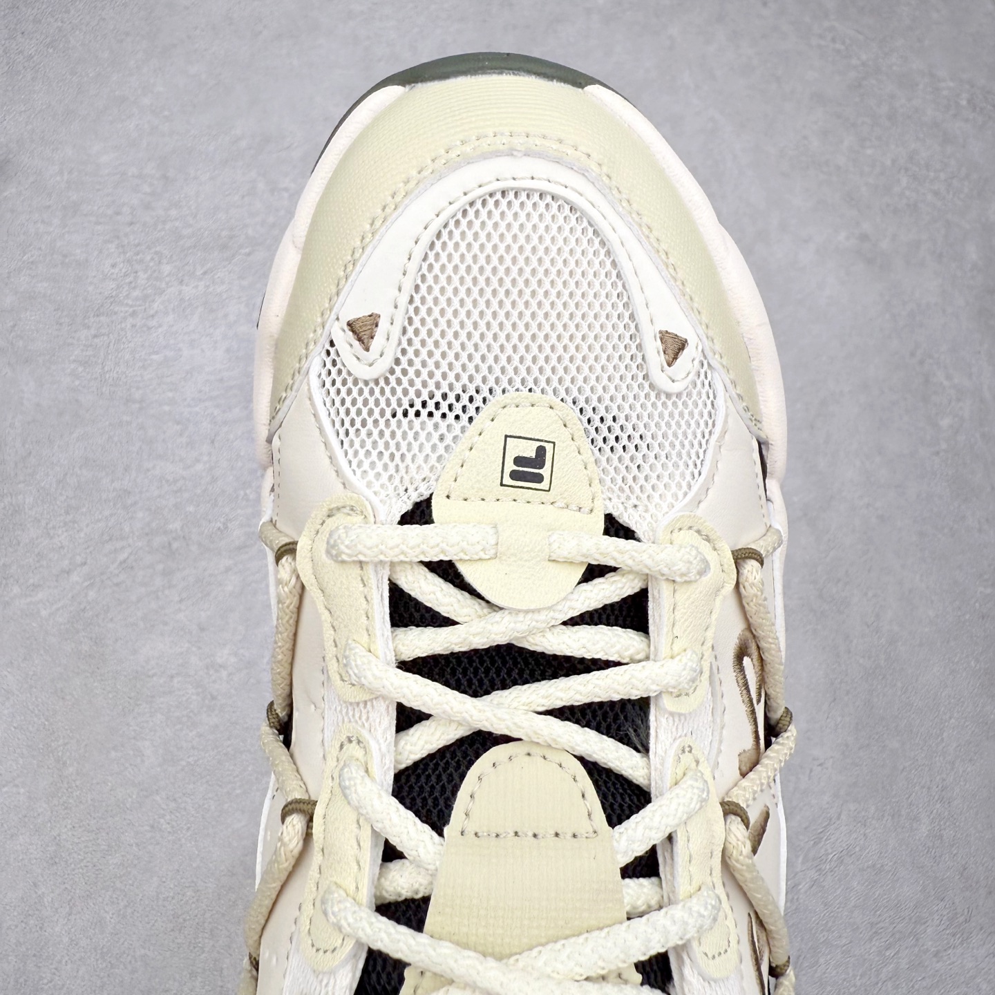 图片[4]-FILA斐乐 FLUID 6 猫爪织物合成革百搭潮流时尚个性运动复古经典减震耐磨低帮老爹鞋 FUSION 系列传承了 FILA 的百年基因，融入年轻运动及潮流文化，成为引领变革、创新突破的一代。以“1+N” 的跨界合作模式重现经典的同时创造经典。带来最出其不意的跨界合作惊喜。同时，FILAFUSION把FILA 的 DNA 融入到定制体验里，你可以随心制造厲于你的产品。FILA FUSION 的鞋家族涵盖了老爹鞋、跑步鞋、网球鞋、季节款。风格复古新潮，满足了时尚人士出行及各类运动的搭配需求，成为当下年轻人筷拥的鞋类品牌之一。FILA FUSION 走进年轻人的世界，通过年轻人运动，街舞，滑板，篮球，展现 FILA FUSION 的潮流态度和年轻文化。FILA FUSION 认为末来属于引领变革、创新突破的年轻一代，让我们一起构成 FILA 未来的蓝图吧！尺码：35.5 36 36.5 37.5 38 38.5 39 40 40.5 41 42 42.5 43 44 44.5 45-选品中心