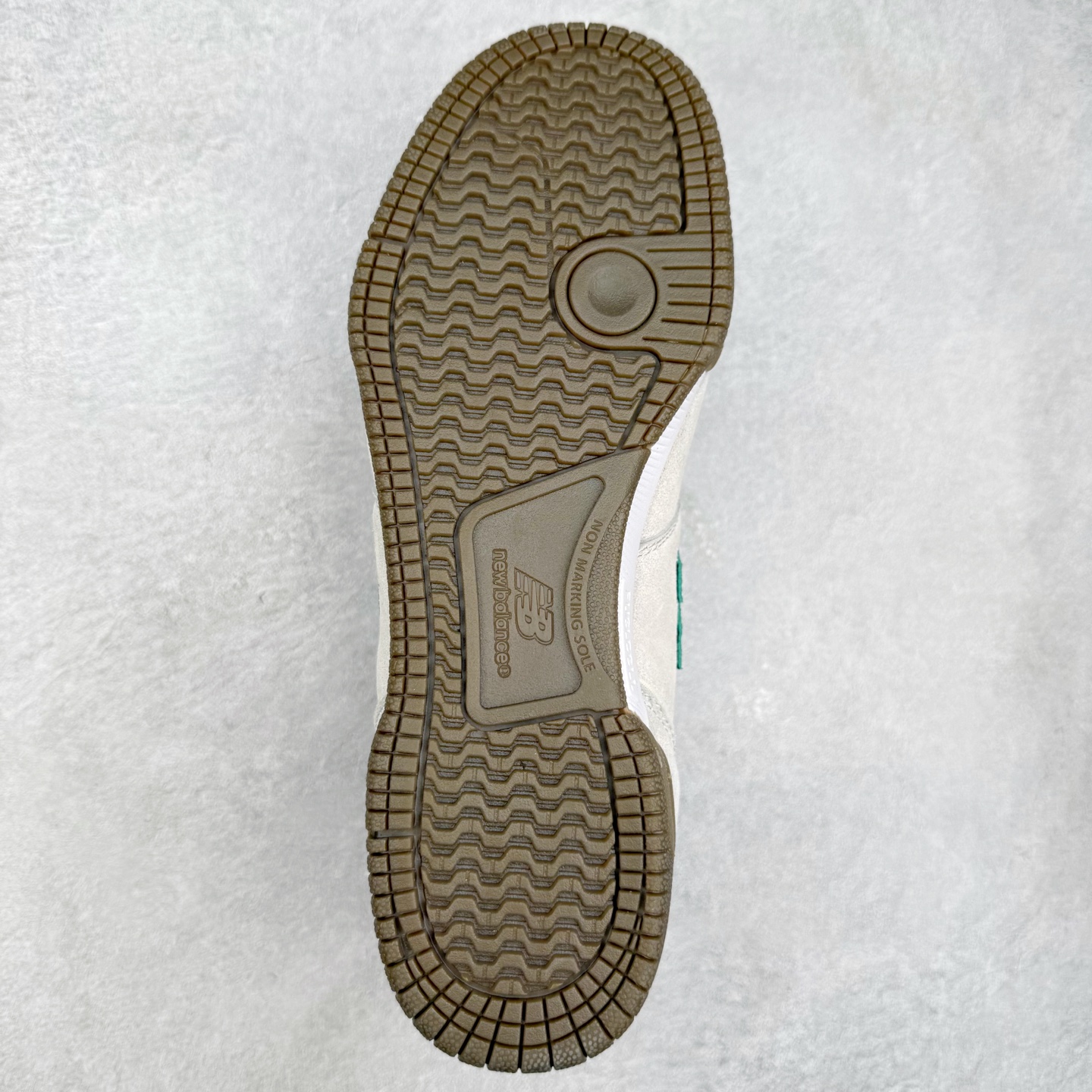 图片[9]-New Balance NB Numeric Tom Knox 600 舒适 低帮 板鞋 男女同款 实拍调校N版已经零色差零失真 百分百还原实物色彩所见即所得 不存在货不对板色差等低级问题 选购参考实物拍摄 不混卖不参货 只用心做好货严格选品 承诺混一赔十 尺码：36 36.5 37.5 38 38.5 39 40 40.5 41 42 42.5 43 44 44.5 45-选品中心