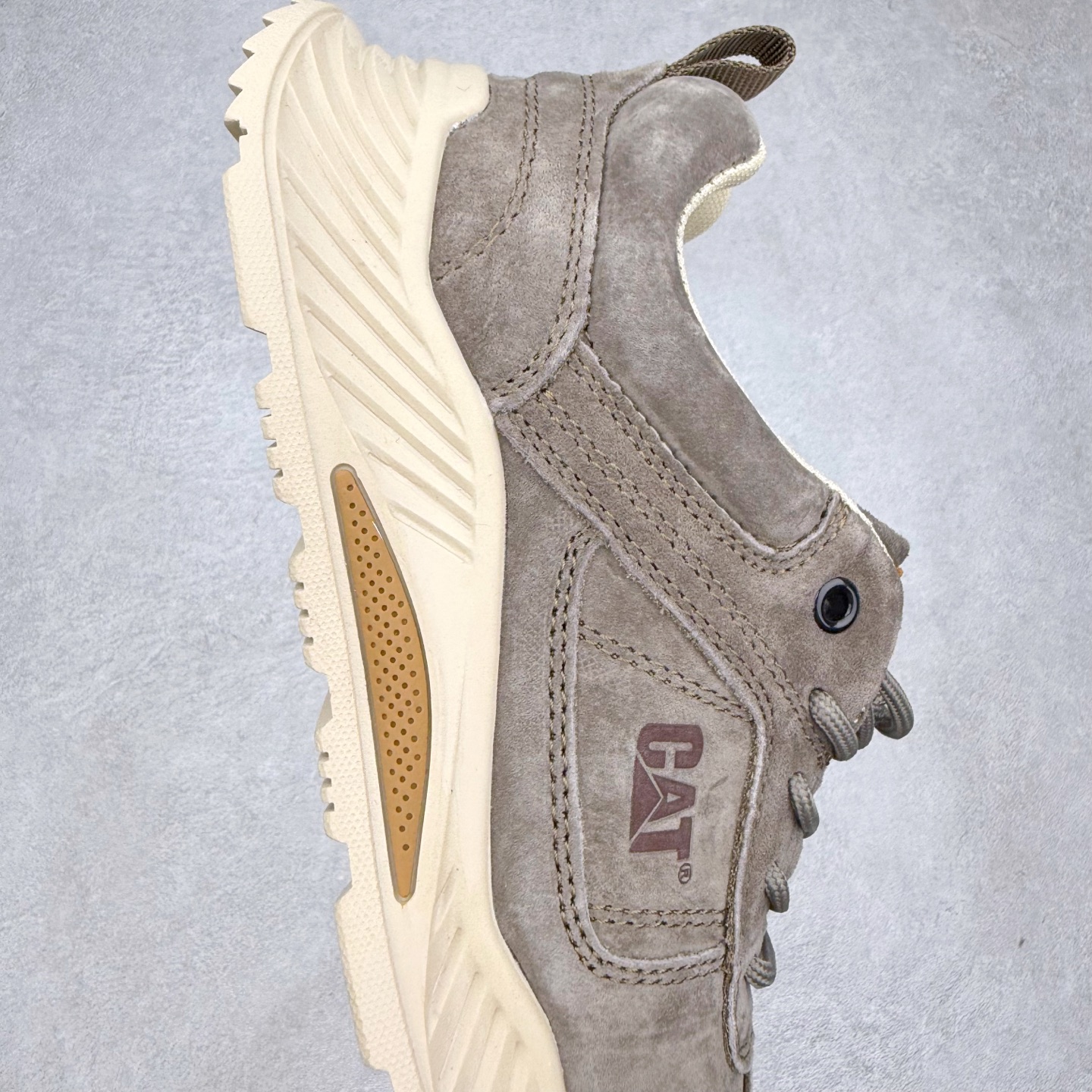 图片[6]-CAT/卡特 硬汉推土机品牌 Tramp Hike Low 户外休闲低帮男鞋 广东中山代工厂原产楦型 台产耐磨麂皮材质# 手工缝线固特异缝制工艺# 轻量柔韧橡胶防滑大底# 正确原盒包装吊牌# 完全还原ZP工艺❗徒步旅行者百搭休闲旅游休闲鞋 全套官网统一包装 今年冬季防寒户外专用 日常随意搭配 型男必备 尺码：39 40 41 42 43 44-选品中心