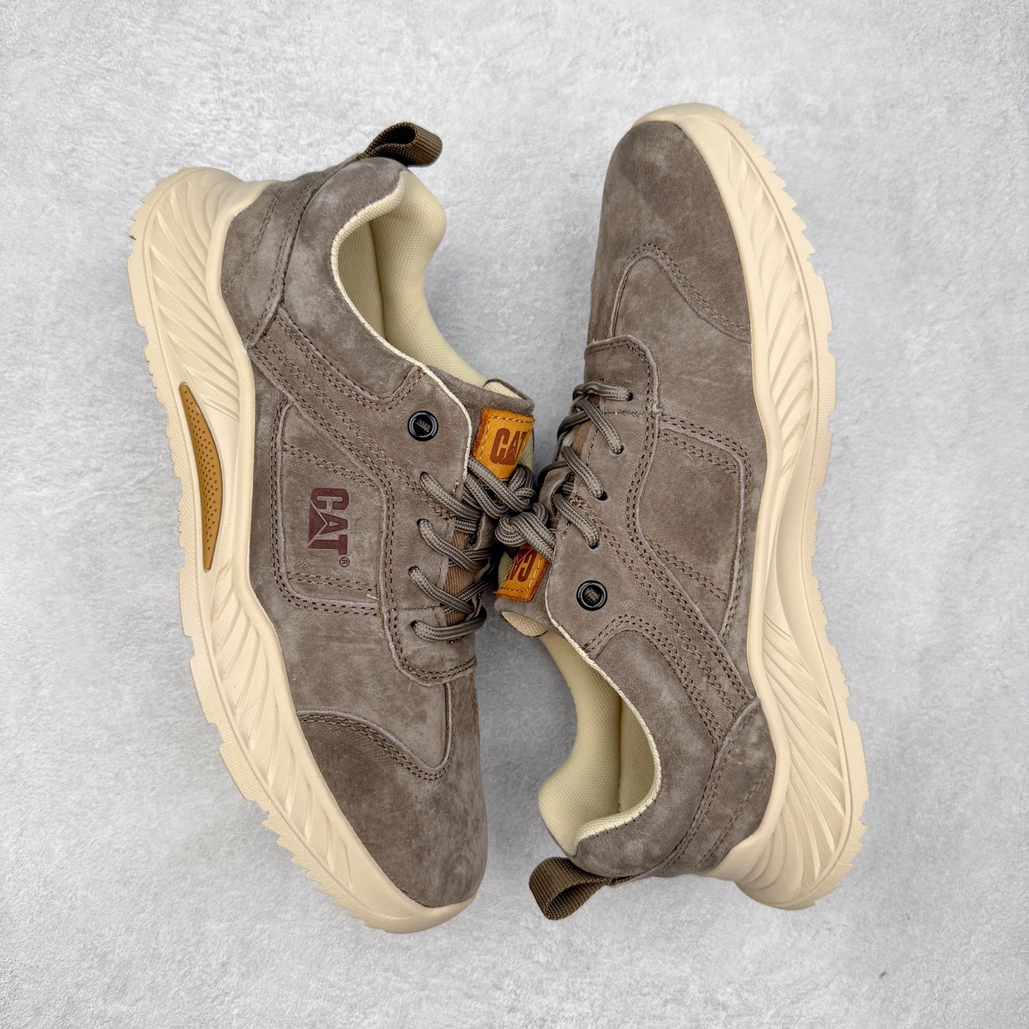 图片[3]-CAT/卡特 硬汉推土机品牌 Tramp Hike Low 户外休闲低帮男鞋 广东中山代工厂原产楦型 台产耐磨麂皮材质# 手工缝线固特异缝制工艺# 轻量柔韧橡胶防滑大底# 正确原盒包装吊牌# 完全还原ZP工艺❗徒步旅行者百搭休闲旅游休闲鞋 全套官网统一包装 今年冬季防寒户外专用 日常随意搭配 型男必备 尺码：39 40 41 42 43 44-选品中心