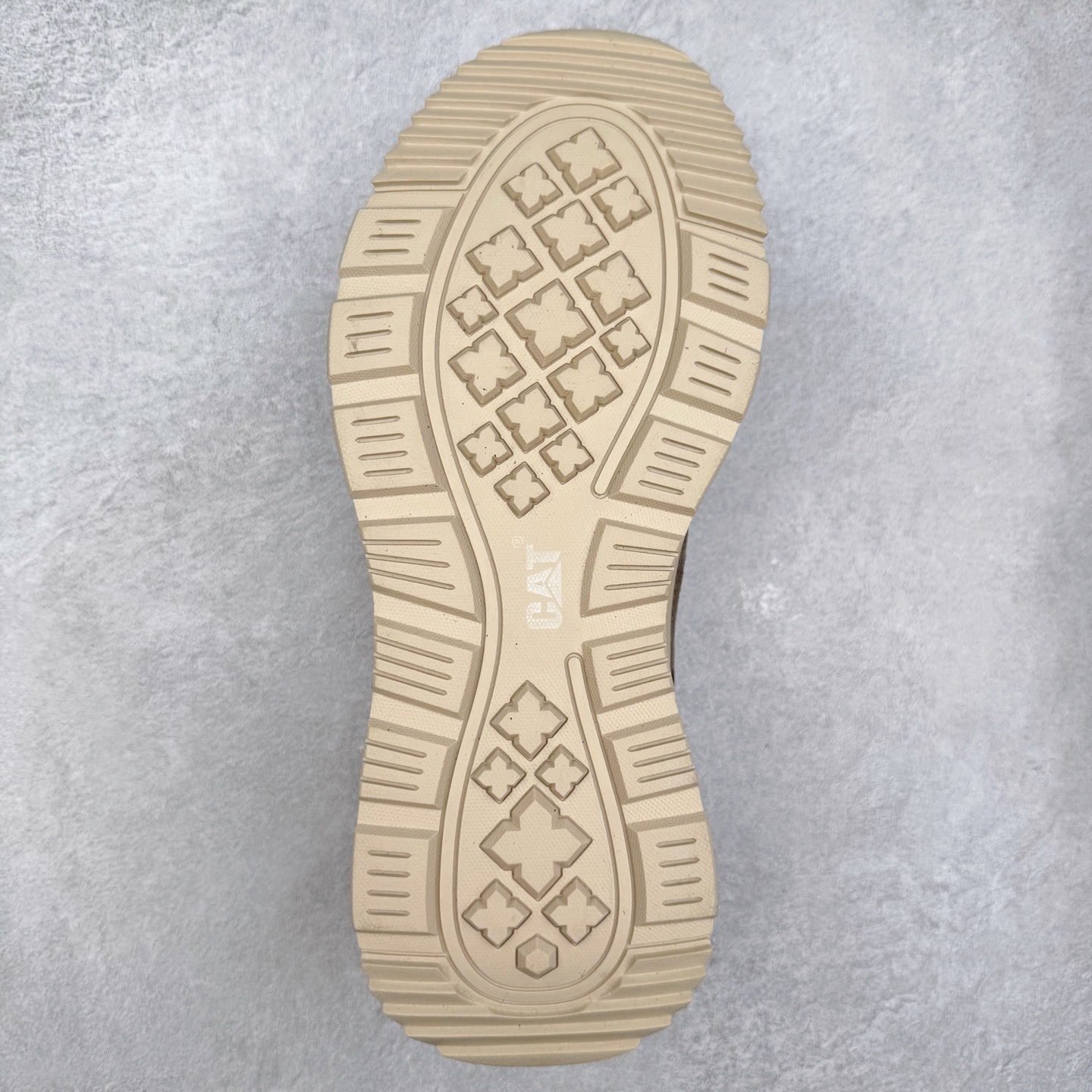 图片[9]-CAT/卡特 硬汉推土机品牌 Tramp Hike Low 户外休闲低帮男鞋 广东中山代工厂原产楦型 台产耐磨麂皮材质# 手工缝线固特异缝制工艺# 轻量柔韧橡胶防滑大底# 正确原盒包装吊牌# 完全还原ZP工艺❗徒步旅行者百搭休闲旅游休闲鞋 全套官网统一包装 今年冬季防寒户外专用 日常随意搭配 型男必备 尺码：39 40 41 42 43 44-选品中心