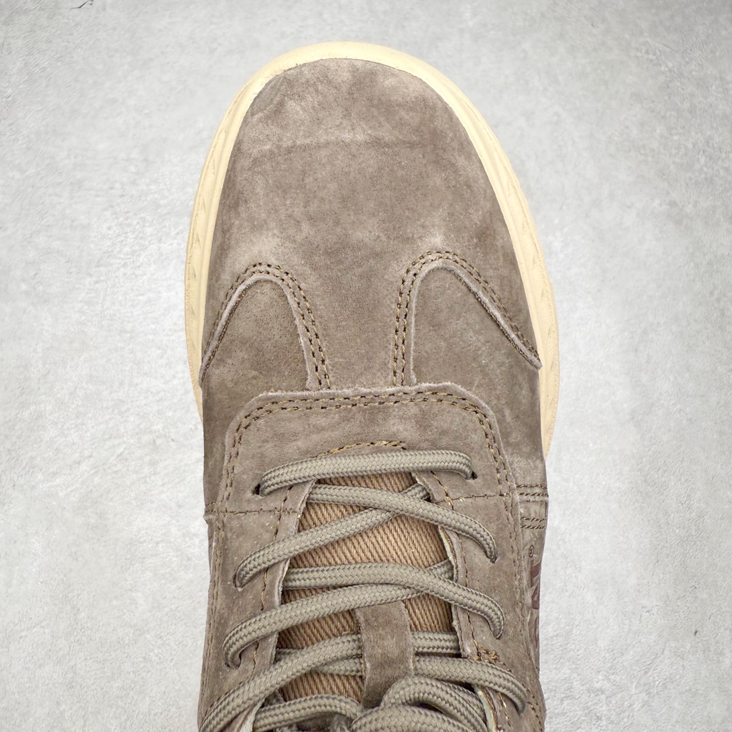 图片[4]-CAT/卡特 硬汉推土机品牌 Tramp Hike Low 户外休闲低帮男鞋 广东中山代工厂原产楦型 台产耐磨麂皮材质# 手工缝线固特异缝制工艺# 轻量柔韧橡胶防滑大底# 正确原盒包装吊牌# 完全还原ZP工艺❗徒步旅行者百搭休闲旅游休闲鞋 全套官网统一包装 今年冬季防寒户外专用 日常随意搭配 型男必备 尺码：39 40 41 42 43 44-选品中心