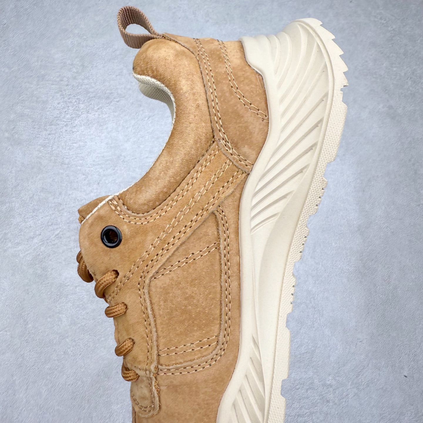 图片[7]-CAT/卡特 硬汉推土机品牌 Tramp Hike Low 户外休闲低帮男鞋 广东中山代工厂原产楦型 台产耐磨麂皮材质# 手工缝线固特异缝制工艺# 轻量柔韧橡胶防滑大底# 正确原盒包装吊牌# 完全还原ZP工艺❗徒步旅行者百搭休闲旅游休闲鞋 全套官网统一包装 今年冬季防寒户外专用 日常随意搭配 型男必备 尺码：39 40 41 42 43 44-选品中心