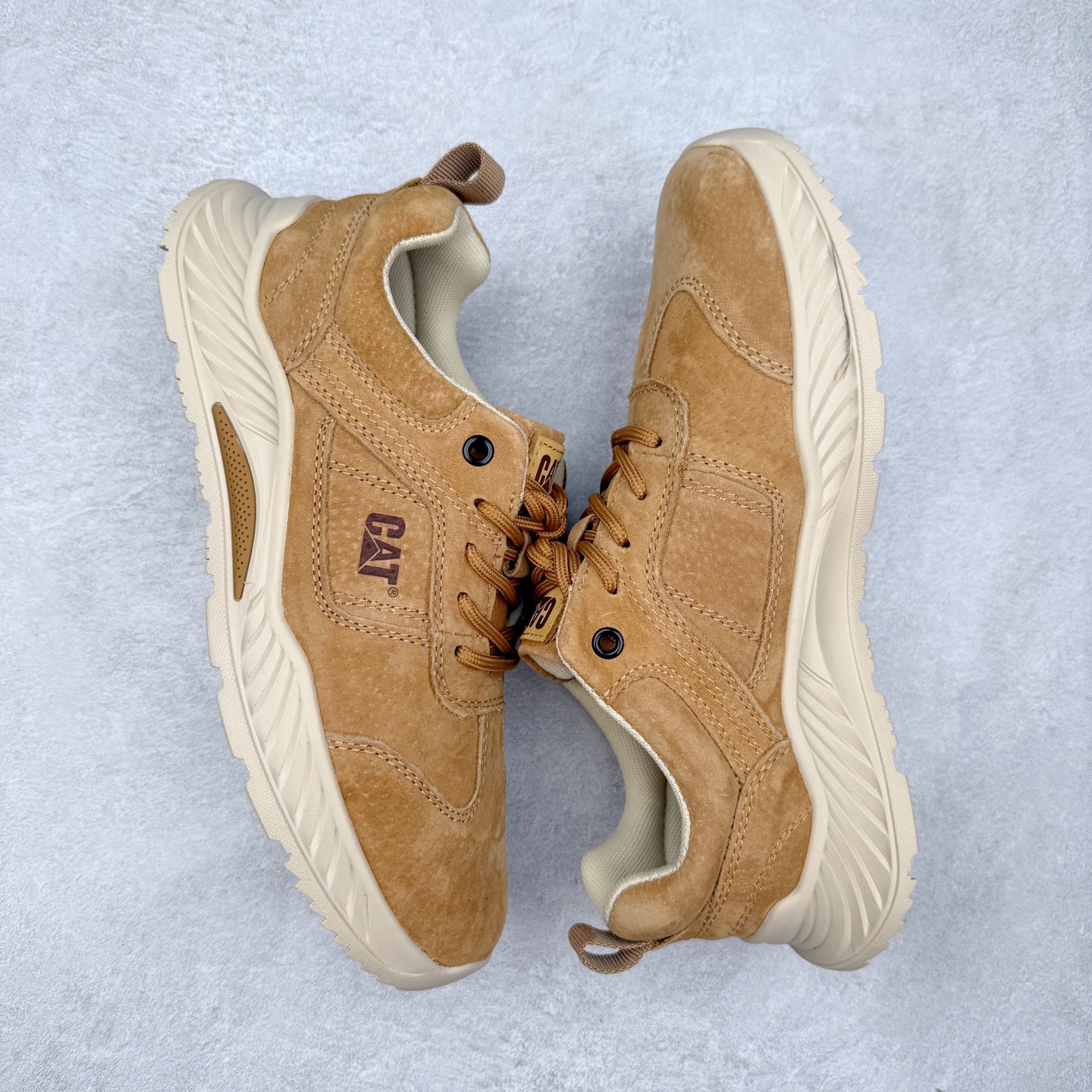 图片[3]-CAT/卡特 硬汉推土机品牌 Tramp Hike Low 户外休闲低帮男鞋 广东中山代工厂原产楦型 台产耐磨麂皮材质# 手工缝线固特异缝制工艺# 轻量柔韧橡胶防滑大底# 正确原盒包装吊牌# 完全还原ZP工艺❗徒步旅行者百搭休闲旅游休闲鞋 全套官网统一包装 今年冬季防寒户外专用 日常随意搭配 型男必备 尺码：39 40 41 42 43 44-选品中心