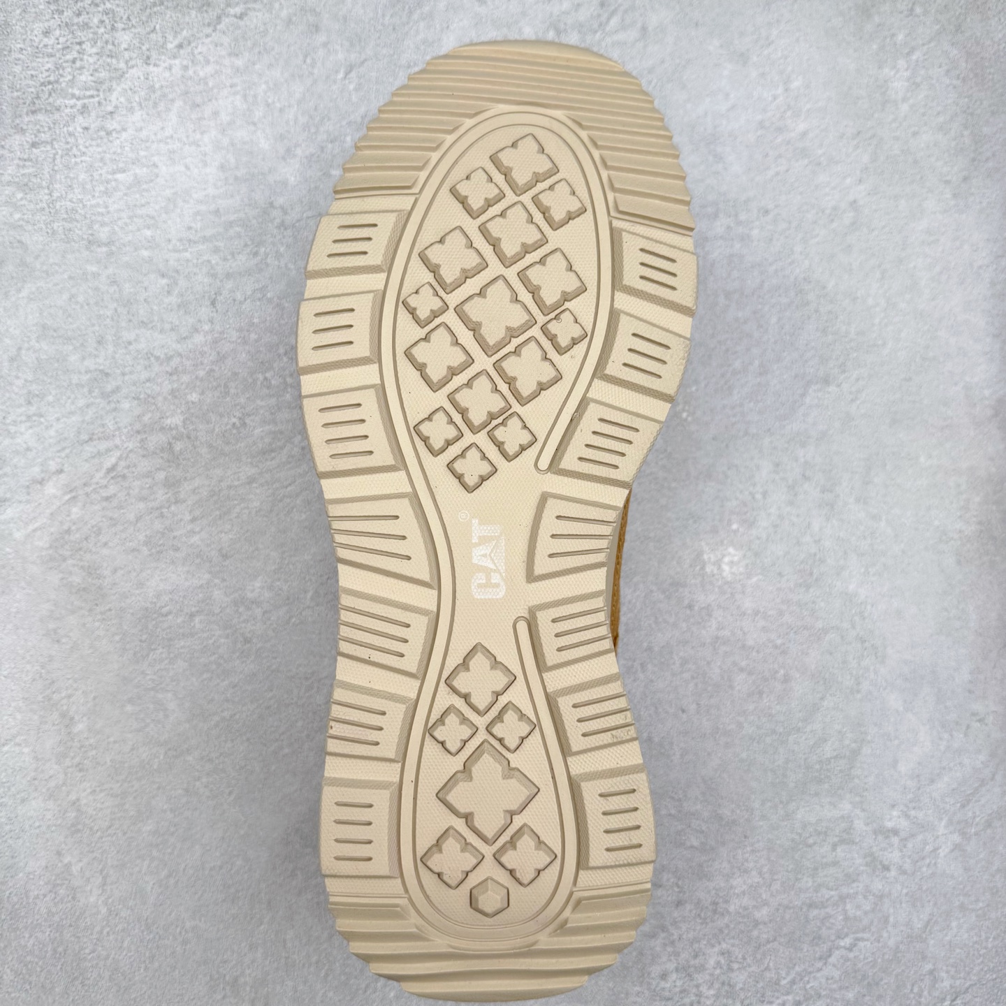 图片[9]-CAT/卡特 硬汉推土机品牌 Tramp Hike Low 户外休闲低帮男鞋 广东中山代工厂原产楦型 台产耐磨麂皮材质# 手工缝线固特异缝制工艺# 轻量柔韧橡胶防滑大底# 正确原盒包装吊牌# 完全还原ZP工艺❗徒步旅行者百搭休闲旅游休闲鞋 全套官网统一包装 今年冬季防寒户外专用 日常随意搭配 型男必备 尺码：39 40 41 42 43 44-选品中心