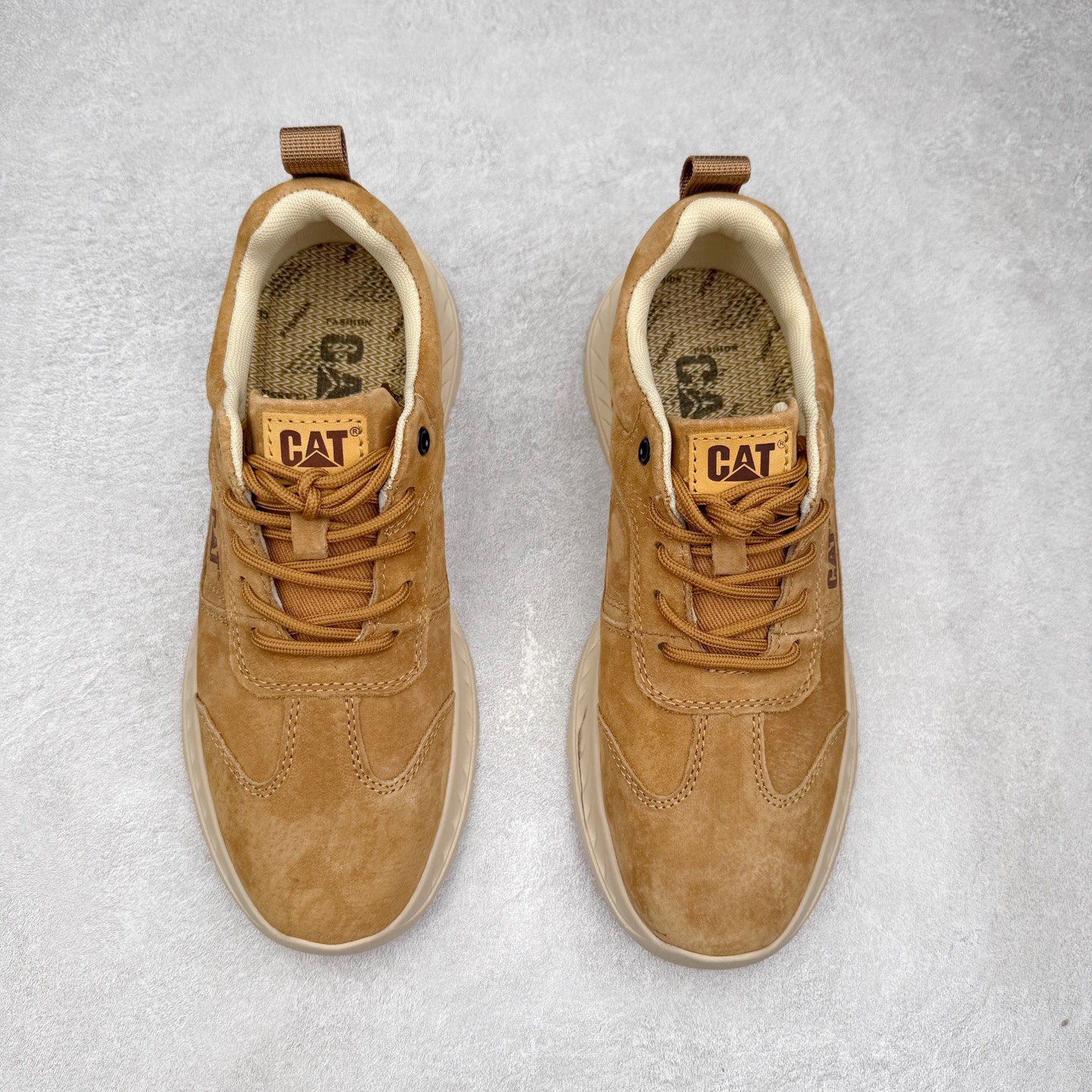 图片[2]-CAT/卡特 硬汉推土机品牌 Tramp Hike Low 户外休闲低帮男鞋 广东中山代工厂原产楦型 台产耐磨麂皮材质# 手工缝线固特异缝制工艺# 轻量柔韧橡胶防滑大底# 正确原盒包装吊牌# 完全还原ZP工艺❗徒步旅行者百搭休闲旅游休闲鞋 全套官网统一包装 今年冬季防寒户外专用 日常随意搭配 型男必备 尺码：39 40 41 42 43 44-选品中心