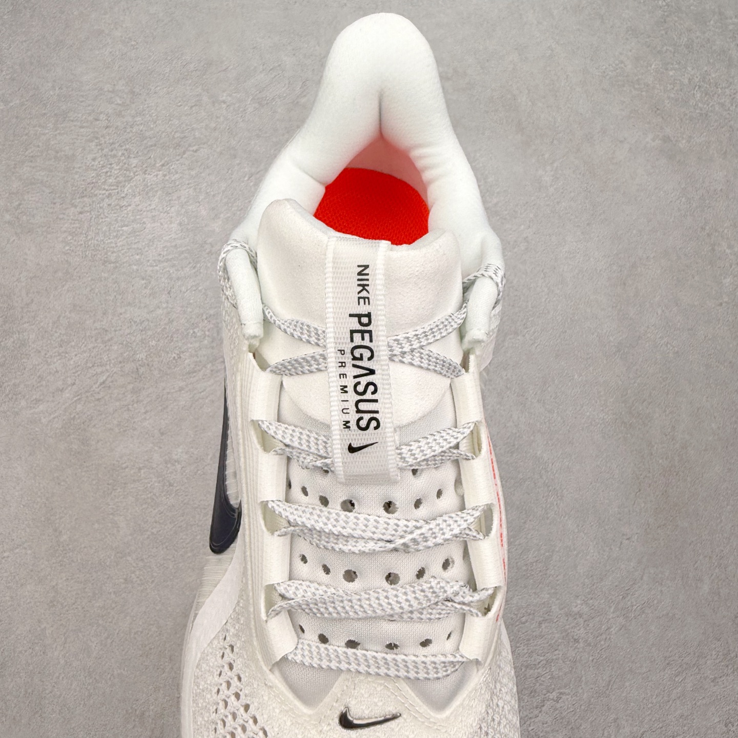 图片[5]-＃纯原 NK Pegasus Premium 飞马全掌气垫跑步运动鞋 HQ2592-101 气垫的究极进化 NIKE 2025S 新王炸 • 在特有Air科技加持下，耐克带来全新Pegasus Premium。这款跑鞋在传承耐克飞马（Pegasus）系列标志性的缓震功能的同时，将首次搭载耐克的塑型可视化Air Zoom气垫单元。• 塑型Air Zoom气垫单元贴合脚部的自然轮廓，帮助跑者在从后跟到脚趾的过渡中能够有效传递力量，带来一种前所未有的轻盈、顺畅回馈体验。中底采用ZoomX泡绵，后跟则使用ReactX泡绵，为跑者提供稳定流畅的推进感。• 塑型可视化Air Zoom气垫单元和精心配置的泡绵组合，让Pegasus Premium成为耐克飞马系列中颇具能量回馈的鞋款。• 全新Pegasus Premium不仅展示了耐克势头强劲的创新周期，证明了其特有的Air科技的强大实力，更体现了耐克倾听和服务运动员的能力。尺码：36 36.5 37.5 38 38.5 39 40 40.5 41 42 42.5 43 44 44.5 45-选品中心