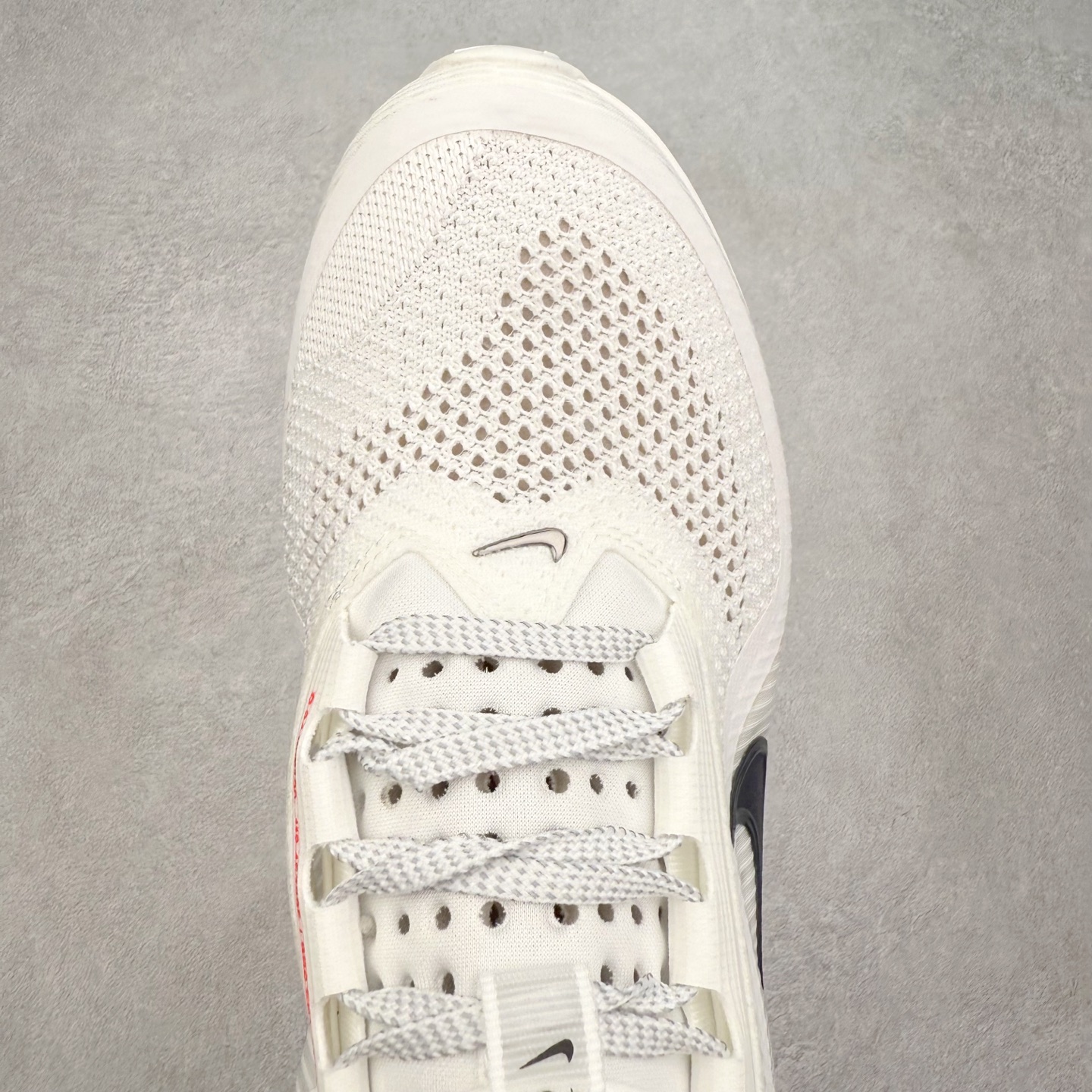 图片[4]-＃纯原 NK Pegasus Premium 飞马全掌气垫跑步运动鞋 HQ2592-101 气垫的究极进化 NIKE 2025S 新王炸 • 在特有Air科技加持下，耐克带来全新Pegasus Premium。这款跑鞋在传承耐克飞马（Pegasus）系列标志性的缓震功能的同时，将首次搭载耐克的塑型可视化Air Zoom气垫单元。• 塑型Air Zoom气垫单元贴合脚部的自然轮廓，帮助跑者在从后跟到脚趾的过渡中能够有效传递力量，带来一种前所未有的轻盈、顺畅回馈体验。中底采用ZoomX泡绵，后跟则使用ReactX泡绵，为跑者提供稳定流畅的推进感。• 塑型可视化Air Zoom气垫单元和精心配置的泡绵组合，让Pegasus Premium成为耐克飞马系列中颇具能量回馈的鞋款。• 全新Pegasus Premium不仅展示了耐克势头强劲的创新周期，证明了其特有的Air科技的强大实力，更体现了耐克倾听和服务运动员的能力。尺码：36 36.5 37.5 38 38.5 39 40 40.5 41 42 42.5 43 44 44.5 45-选品中心