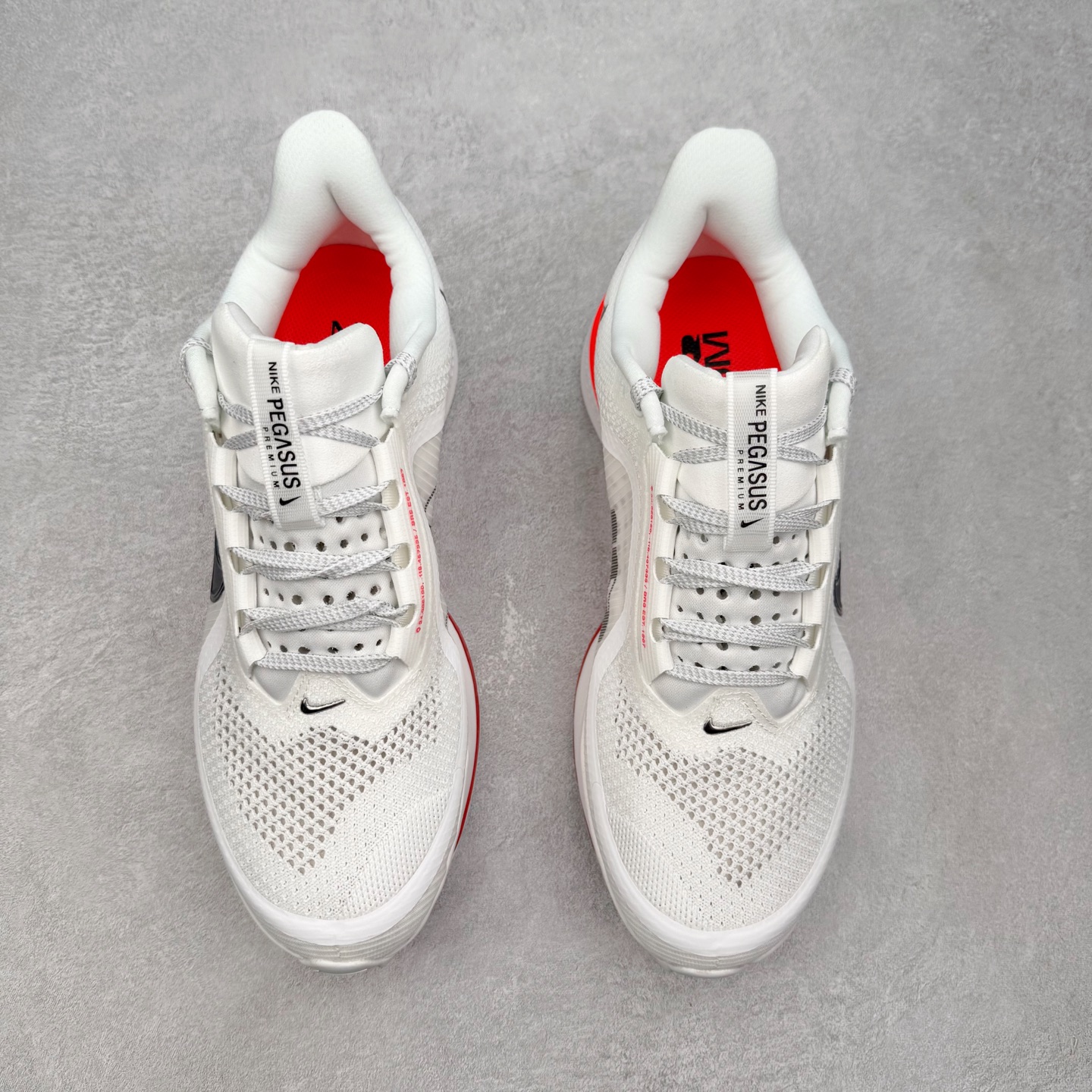 图片[2]-＃纯原 NK Pegasus Premium 飞马全掌气垫跑步运动鞋 HQ2592-101 气垫的究极进化 NIKE 2025S 新王炸 • 在特有Air科技加持下，耐克带来全新Pegasus Premium。这款跑鞋在传承耐克飞马（Pegasus）系列标志性的缓震功能的同时，将首次搭载耐克的塑型可视化Air Zoom气垫单元。• 塑型Air Zoom气垫单元贴合脚部的自然轮廓，帮助跑者在从后跟到脚趾的过渡中能够有效传递力量，带来一种前所未有的轻盈、顺畅回馈体验。中底采用ZoomX泡绵，后跟则使用ReactX泡绵，为跑者提供稳定流畅的推进感。• 塑型可视化Air Zoom气垫单元和精心配置的泡绵组合，让Pegasus Premium成为耐克飞马系列中颇具能量回馈的鞋款。• 全新Pegasus Premium不仅展示了耐克势头强劲的创新周期，证明了其特有的Air科技的强大实力，更体现了耐克倾听和服务运动员的能力。尺码：36 36.5 37.5 38 38.5 39 40 40.5 41 42 42.5 43 44 44.5 45-选品中心