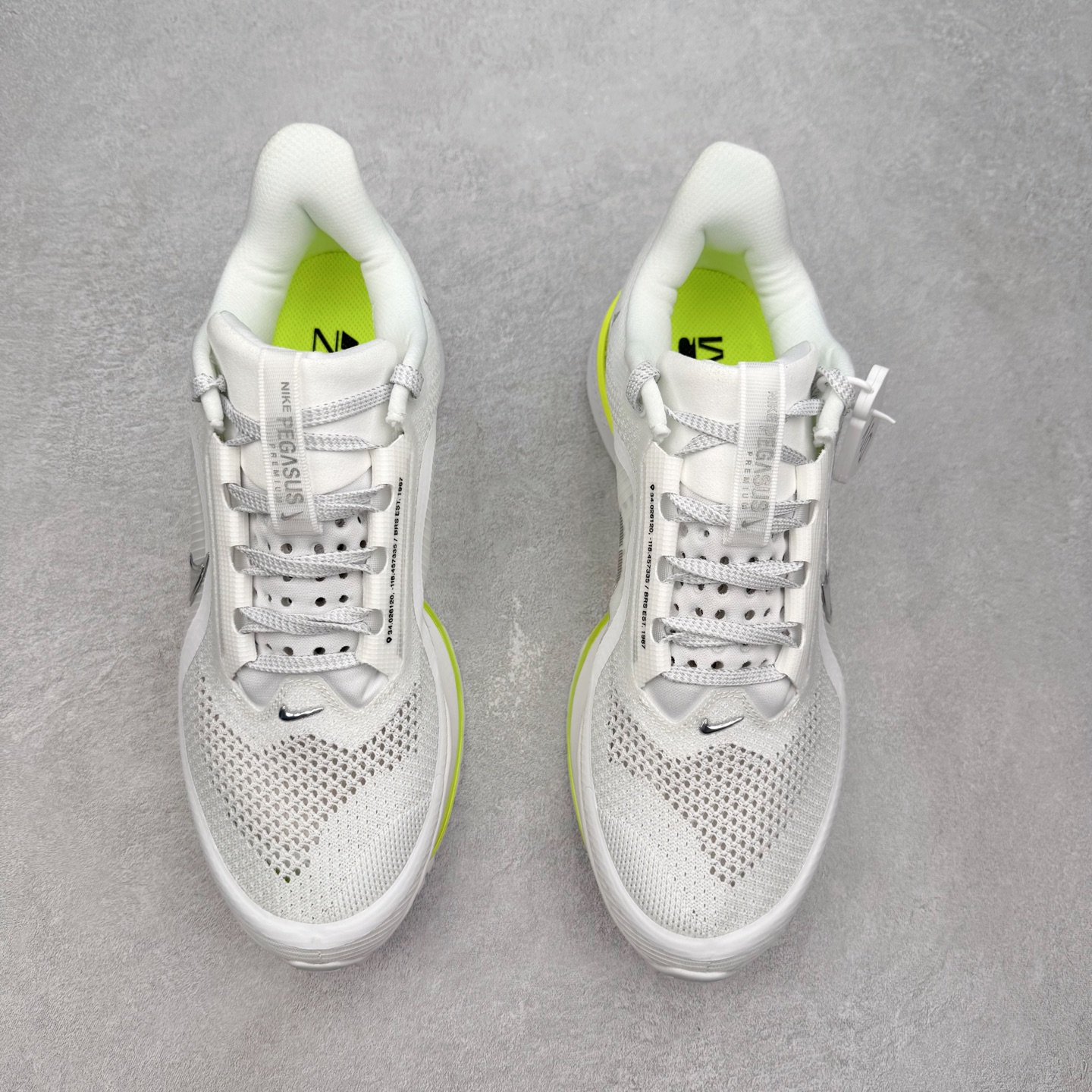 图片[2]-＃纯原 NK Pegasus Premium 飞马全掌气垫跑步运动鞋 HQ2592-100 气垫的究极进化 NIKE 2025S 新王炸 • 在特有Air科技加持下，耐克带来全新Pegasus Premium。这款跑鞋在传承耐克飞马（Pegasus）系列标志性的缓震功能的同时，将首次搭载耐克的塑型可视化Air Zoom气垫单元。• 塑型Air Zoom气垫单元贴合脚部的自然轮廓，帮助跑者在从后跟到脚趾的过渡中能够有效传递力量，带来一种前所未有的轻盈、顺畅回馈体验。中底采用ZoomX泡绵，后跟则使用ReactX泡绵，为跑者提供稳定流畅的推进感。• 塑型可视化Air Zoom气垫单元和精心配置的泡绵组合，让Pegasus Premium成为耐克飞马系列中颇具能量回馈的鞋款。• 全新Pegasus Premium不仅展示了耐克势头强劲的创新周期，证明了其特有的Air科技的强大实力，更体现了耐克倾听和服务运动员的能力。尺码：36 36.5 37.5 38 38.5 39 40 40.5 41 42 42.5 43 44 44.5 45-选品中心