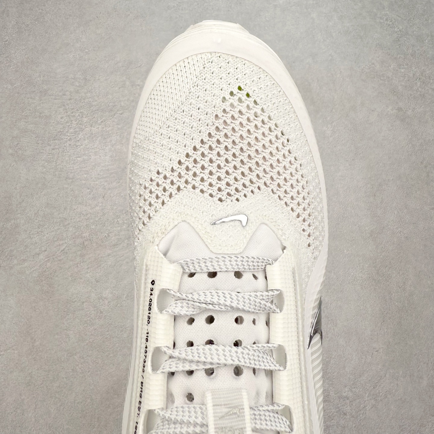 图片[4]-＃纯原 NK Pegasus Premium 飞马全掌气垫跑步运动鞋 HQ2592-100 气垫的究极进化 NIKE 2025S 新王炸 • 在特有Air科技加持下，耐克带来全新Pegasus Premium。这款跑鞋在传承耐克飞马（Pegasus）系列标志性的缓震功能的同时，将首次搭载耐克的塑型可视化Air Zoom气垫单元。• 塑型Air Zoom气垫单元贴合脚部的自然轮廓，帮助跑者在从后跟到脚趾的过渡中能够有效传递力量，带来一种前所未有的轻盈、顺畅回馈体验。中底采用ZoomX泡绵，后跟则使用ReactX泡绵，为跑者提供稳定流畅的推进感。• 塑型可视化Air Zoom气垫单元和精心配置的泡绵组合，让Pegasus Premium成为耐克飞马系列中颇具能量回馈的鞋款。• 全新Pegasus Premium不仅展示了耐克势头强劲的创新周期，证明了其特有的Air科技的强大实力，更体现了耐克倾听和服务运动员的能力。尺码：36 36.5 37.5 38 38.5 39 40 40.5 41 42 42.5 43 44 44.5 45-选品中心