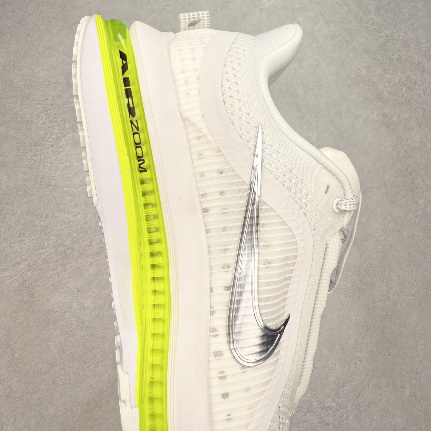 图片[6]-＃纯原 NK Pegasus Premium 飞马全掌气垫跑步运动鞋 HQ2592-100 气垫的究极进化 NIKE 2025S 新王炸 • 在特有Air科技加持下，耐克带来全新Pegasus Premium。这款跑鞋在传承耐克飞马（Pegasus）系列标志性的缓震功能的同时，将首次搭载耐克的塑型可视化Air Zoom气垫单元。• 塑型Air Zoom气垫单元贴合脚部的自然轮廓，帮助跑者在从后跟到脚趾的过渡中能够有效传递力量，带来一种前所未有的轻盈、顺畅回馈体验。中底采用ZoomX泡绵，后跟则使用ReactX泡绵，为跑者提供稳定流畅的推进感。• 塑型可视化Air Zoom气垫单元和精心配置的泡绵组合，让Pegasus Premium成为耐克飞马系列中颇具能量回馈的鞋款。• 全新Pegasus Premium不仅展示了耐克势头强劲的创新周期，证明了其特有的Air科技的强大实力，更体现了耐克倾听和服务运动员的能力。尺码：36 36.5 37.5 38 38.5 39 40 40.5 41 42 42.5 43 44 44.5 45-选品中心