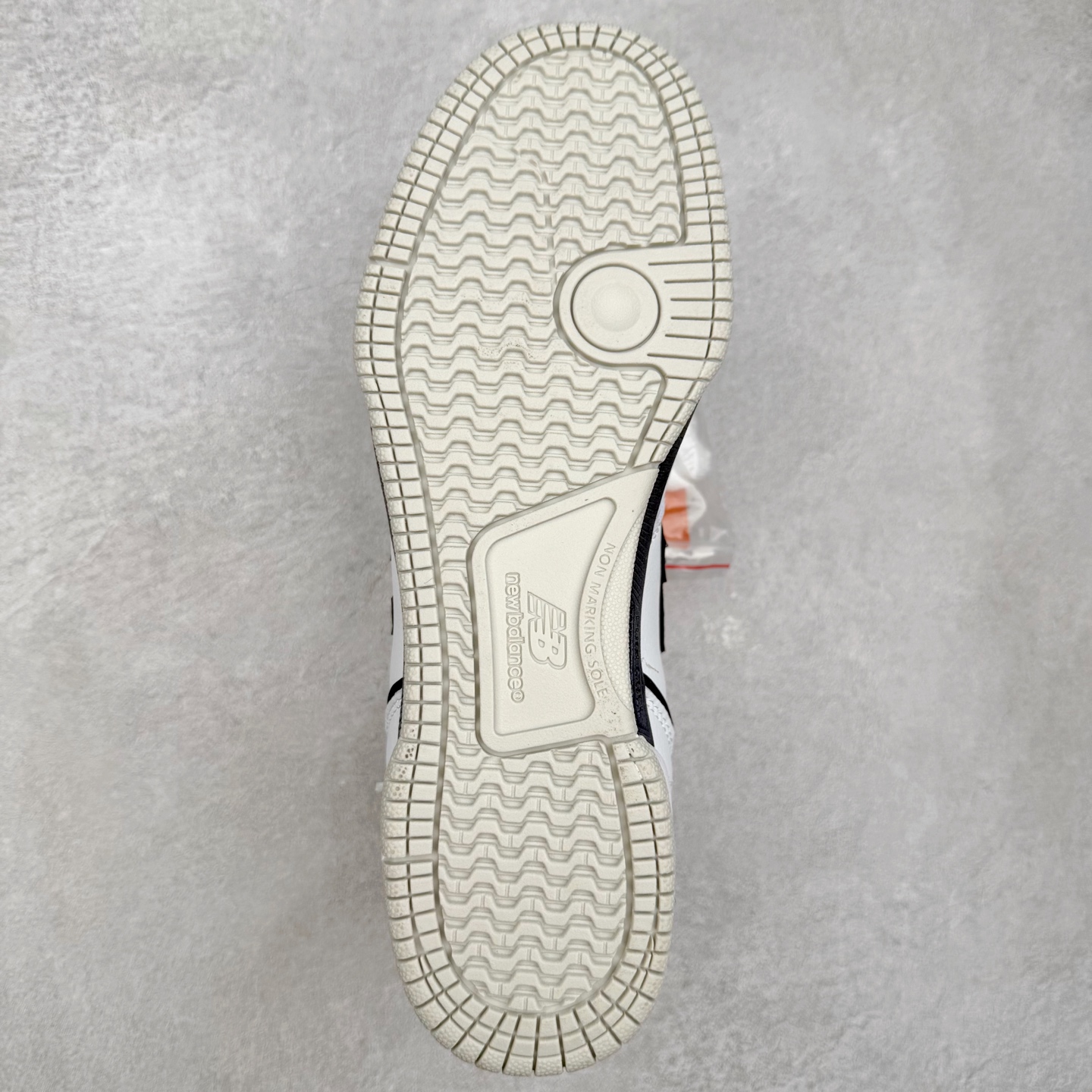 图片[9]-New Balance NB Numeric Tom Knox 600 舒适 低帮 板鞋 男女同款 实拍调校N版已经零色差零失真 百分百还原实物色彩所见即所得 不存在货不对板色差等低级问题 选购参考实物拍摄 不混卖不参货 只用心做好货严格选品 承诺混一赔十 尺码：36 36.5 37.5 38 38.5 39 40 40.5 41 42 42.5 43 44 44.5 45-选品中心