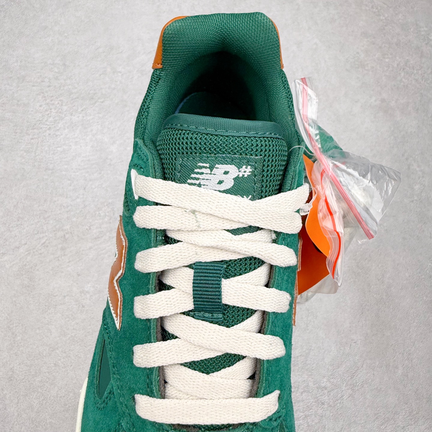 图片[5]-New Balance NB Numeric Tom Knox 600 舒适 低帮 板鞋 男女同款 实拍调校N版已经零色差零失真 百分百还原实物色彩所见即所得 不存在货不对板色差等低级问题 选购参考实物拍摄 不混卖不参货 只用心做好货严格选品 承诺混一赔十 尺码：36 36.5 37.5 38 38.5 39 40 40.5 41 42 42.5 43 44 44.5 45-选品中心