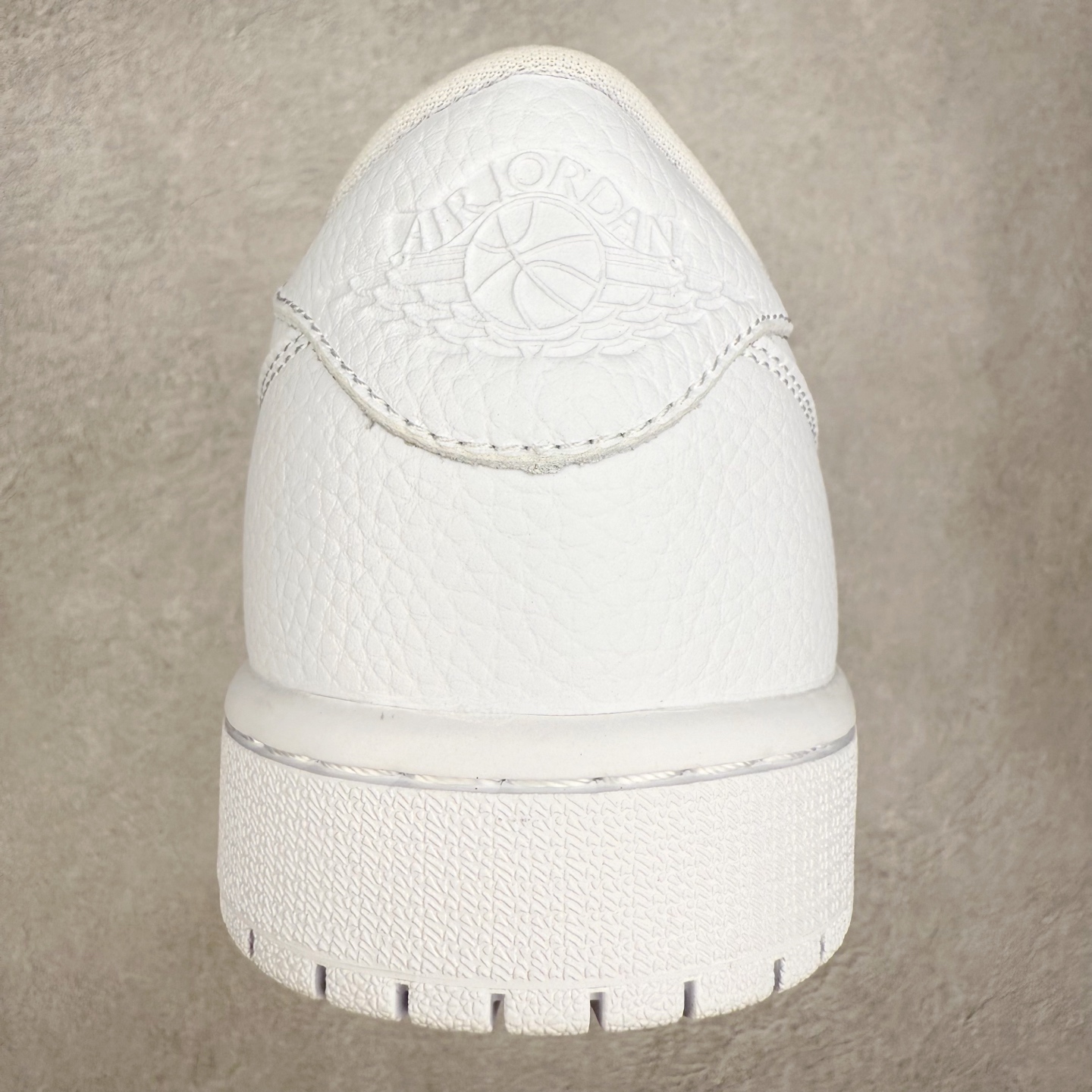 图片[8]-＃K版 Air Jordan AJ1 Low 低帮 872782-100 全新流水线出品 DT版本唯一平替选择 市场第二梯队最强版 全部原鞋开发 原楦原纸板开发 全鞋电脑针车 原厂内置全掌气垫 原盒内在原标 唯一Zp原版鞋带绑法 免检产品 全新2022版型 全头层皮料 完美零毛边处理 原厂配置全掌气垫 价格定位良心 几十个配色陆续出货 实拍调校N版已经零色差零失真 百分百还原实物色彩所见即所得 不存在货不对板色差等低级问题 选购参考实物拍摄 不混卖不参货 只用心做好货严格选品 承诺混一赔十 尺码：36 36.5 37.5 38 38.5 39 40 40.5 41 42 42.5 43 44 44.5 45-选品中心