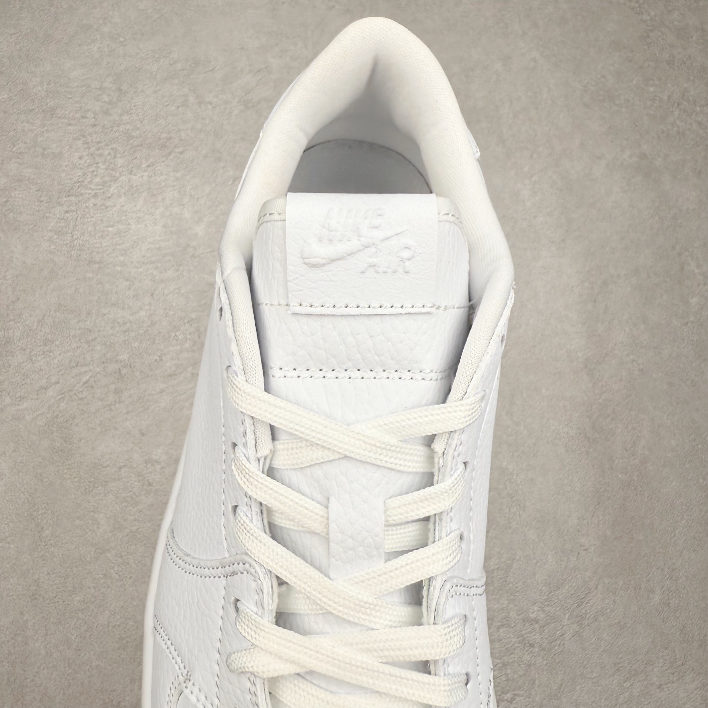 图片[5]-＃K版 Air Jordan AJ1 Low 低帮 872782-100 全新流水线出品 DT版本唯一平替选择 市场第二梯队最强版 全部原鞋开发 原楦原纸板开发 全鞋电脑针车 原厂内置全掌气垫 原盒内在原标 唯一Zp原版鞋带绑法 免检产品 全新2022版型 全头层皮料 完美零毛边处理 原厂配置全掌气垫 价格定位良心 几十个配色陆续出货 实拍调校N版已经零色差零失真 百分百还原实物色彩所见即所得 不存在货不对板色差等低级问题 选购参考实物拍摄 不混卖不参货 只用心做好货严格选品 承诺混一赔十 尺码：36 36.5 37.5 38 38.5 39 40 40.5 41 42 42.5 43 44 44.5 45-选品中心