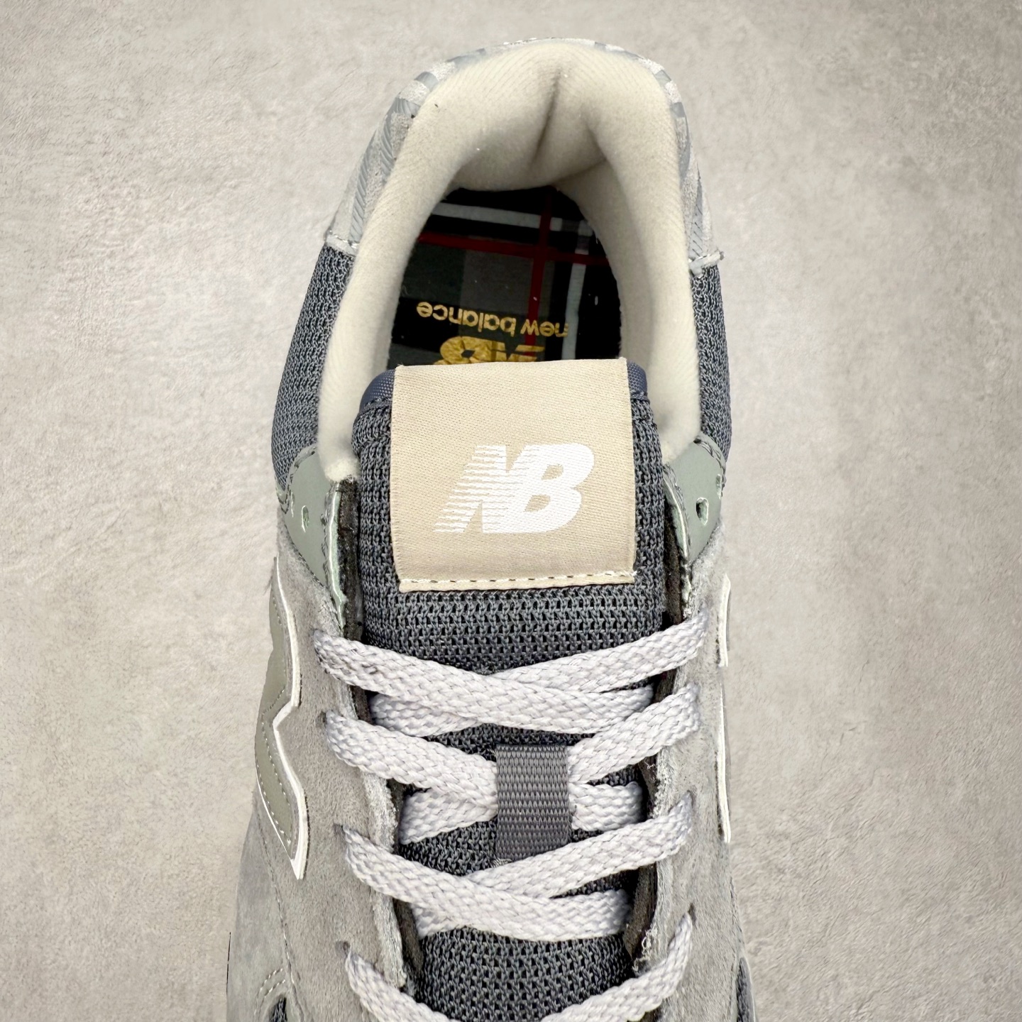 图片[5]-NB新百伦New Balance U574升级版系列低帮复古休闲运动慢跑鞋 新版NB574，妥妥美产既视感有木有。相较传统574，新版鞋跟及鞋面设计自带9系美产既视感！鞋面、内衬质感以及穿着体验更加！鞋型更流畅和饱满,鞋底增添了风格的多样化!底部升级橡胶颗粒大底,更防滑耐磨,上脚后感觉柔软且舒适。尺码：36 36.5 37.5 38 38.5 39.5 40 40.5 41.5 42 42.5 43 44 45-选品中心