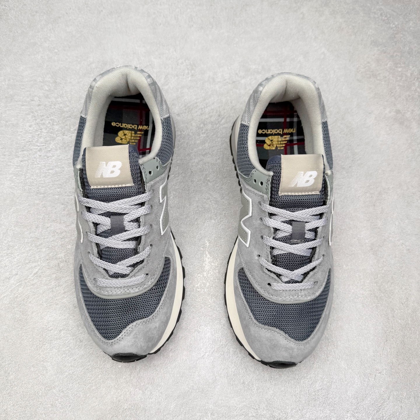 图片[2]-NB新百伦New Balance U574升级版系列低帮复古休闲运动慢跑鞋 新版NB574，妥妥美产既视感有木有。相较传统574，新版鞋跟及鞋面设计自带9系美产既视感！鞋面、内衬质感以及穿着体验更加！鞋型更流畅和饱满,鞋底增添了风格的多样化!底部升级橡胶颗粒大底,更防滑耐磨,上脚后感觉柔软且舒适。尺码：36 36.5 37.5 38 38.5 39.5 40 40.5 41.5 42 42.5 43 44 45-选品中心