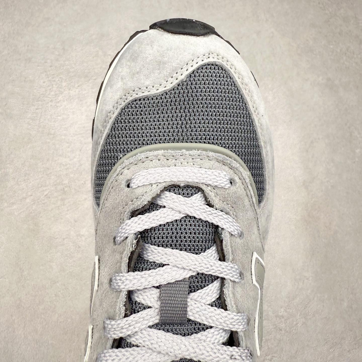 图片[4]-NB新百伦New Balance U574升级版系列低帮复古休闲运动慢跑鞋 新版NB574，妥妥美产既视感有木有。相较传统574，新版鞋跟及鞋面设计自带9系美产既视感！鞋面、内衬质感以及穿着体验更加！鞋型更流畅和饱满,鞋底增添了风格的多样化!底部升级橡胶颗粒大底,更防滑耐磨,上脚后感觉柔软且舒适。尺码：36 36.5 37.5 38 38.5 39.5 40 40.5 41.5 42 42.5 43 44 45-选品中心