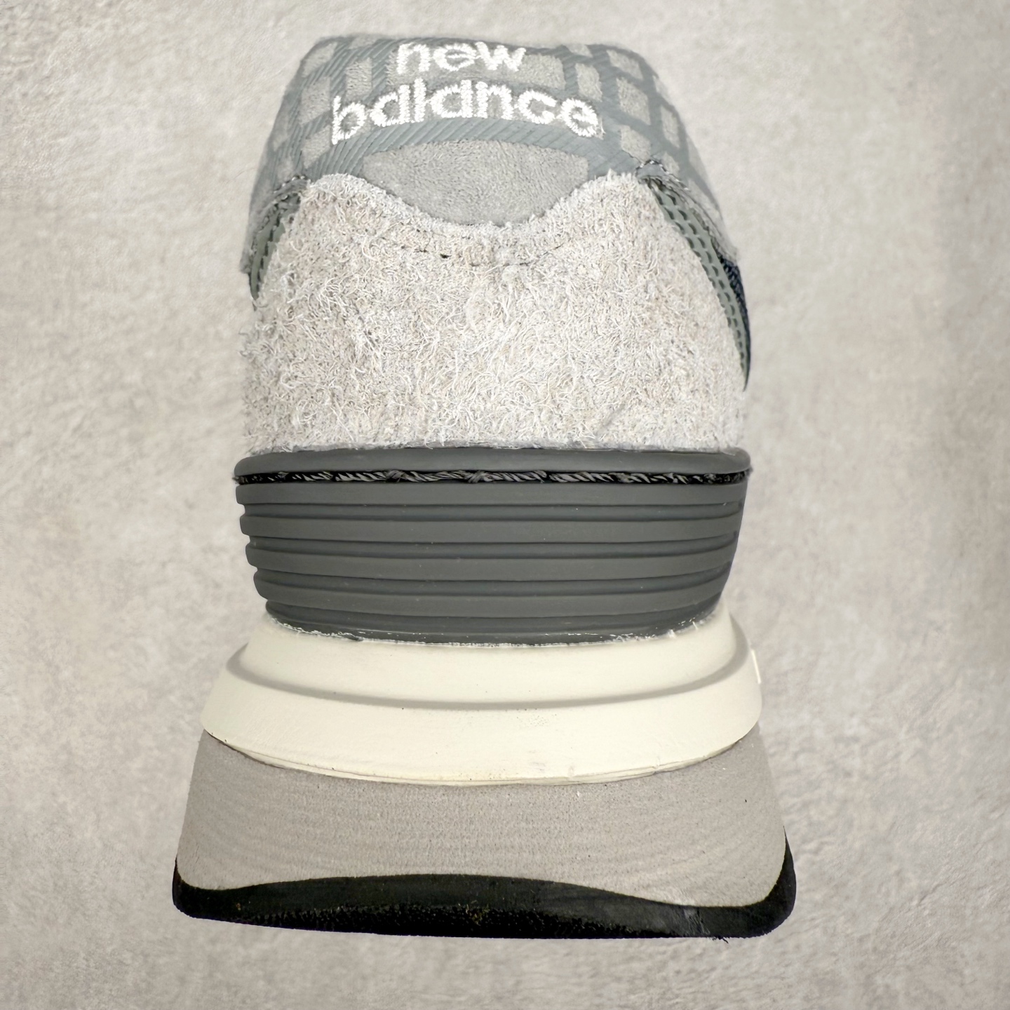 图片[8]-NB新百伦New Balance U574升级版系列低帮复古休闲运动慢跑鞋 新版NB574，妥妥美产既视感有木有。相较传统574，新版鞋跟及鞋面设计自带9系美产既视感！鞋面、内衬质感以及穿着体验更加！鞋型更流畅和饱满,鞋底增添了风格的多样化!底部升级橡胶颗粒大底,更防滑耐磨,上脚后感觉柔软且舒适。尺码：36 36.5 37.5 38 38.5 39.5 40 40.5 41.5 42 42.5 43 44 45-选品中心