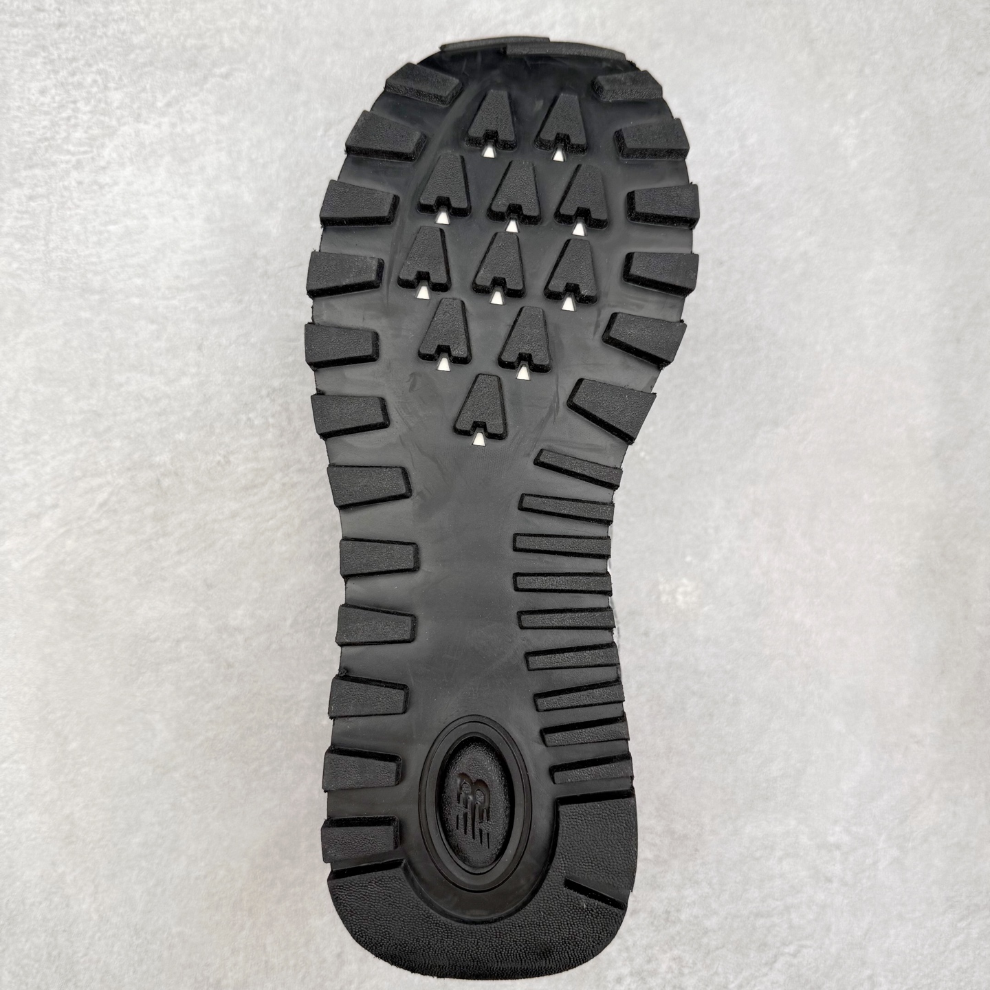 图片[9]-NB新百伦New Balance U574升级版系列低帮复古休闲运动慢跑鞋 新版NB574，妥妥美产既视感有木有。相较传统574，新版鞋跟及鞋面设计自带9系美产既视感！鞋面、内衬质感以及穿着体验更加！鞋型更流畅和饱满,鞋底增添了风格的多样化!底部升级橡胶颗粒大底,更防滑耐磨,上脚后感觉柔软且舒适。尺码：36 36.5 37.5 38 38.5 39.5 40 40.5 41.5 42 42.5 43 44 45-选品中心