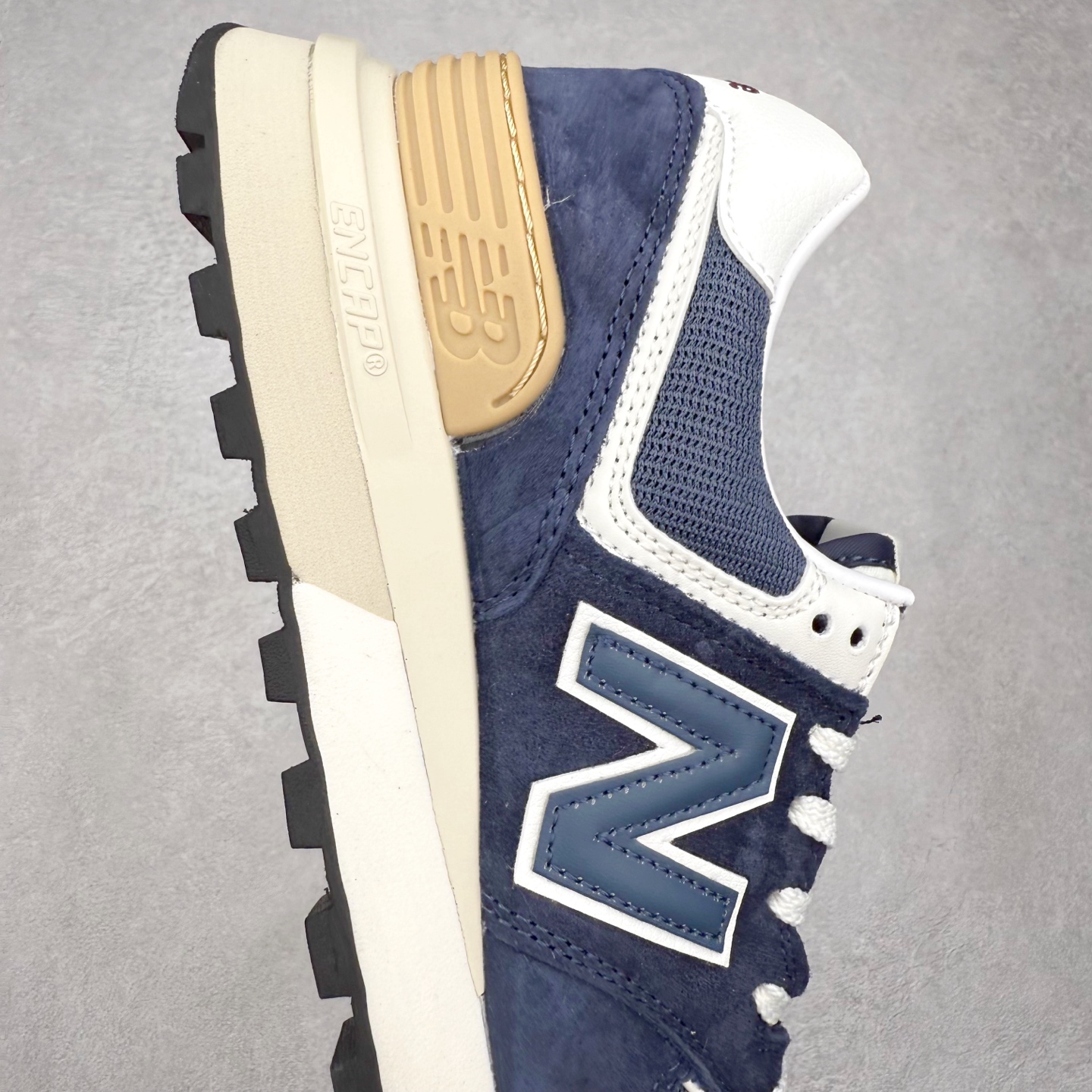 图片[6]-NB新百伦New Balance U574升级版系列低帮复古休闲运动慢跑鞋 新版NB574，妥妥美产既视感有木有。相较传统574，新版鞋跟及鞋面设计自带9系美产既视感！鞋面、内衬质感以及穿着体验更加！鞋型更流畅和饱满,鞋底增添了风格的多样化!底部升级橡胶颗粒大底,更防滑耐磨,上脚后感觉柔软且舒适。尺码：36 36.5 37.5 38 38.5 39.5 40 40.5 41.5 42 42.5 43 44 45-选品中心